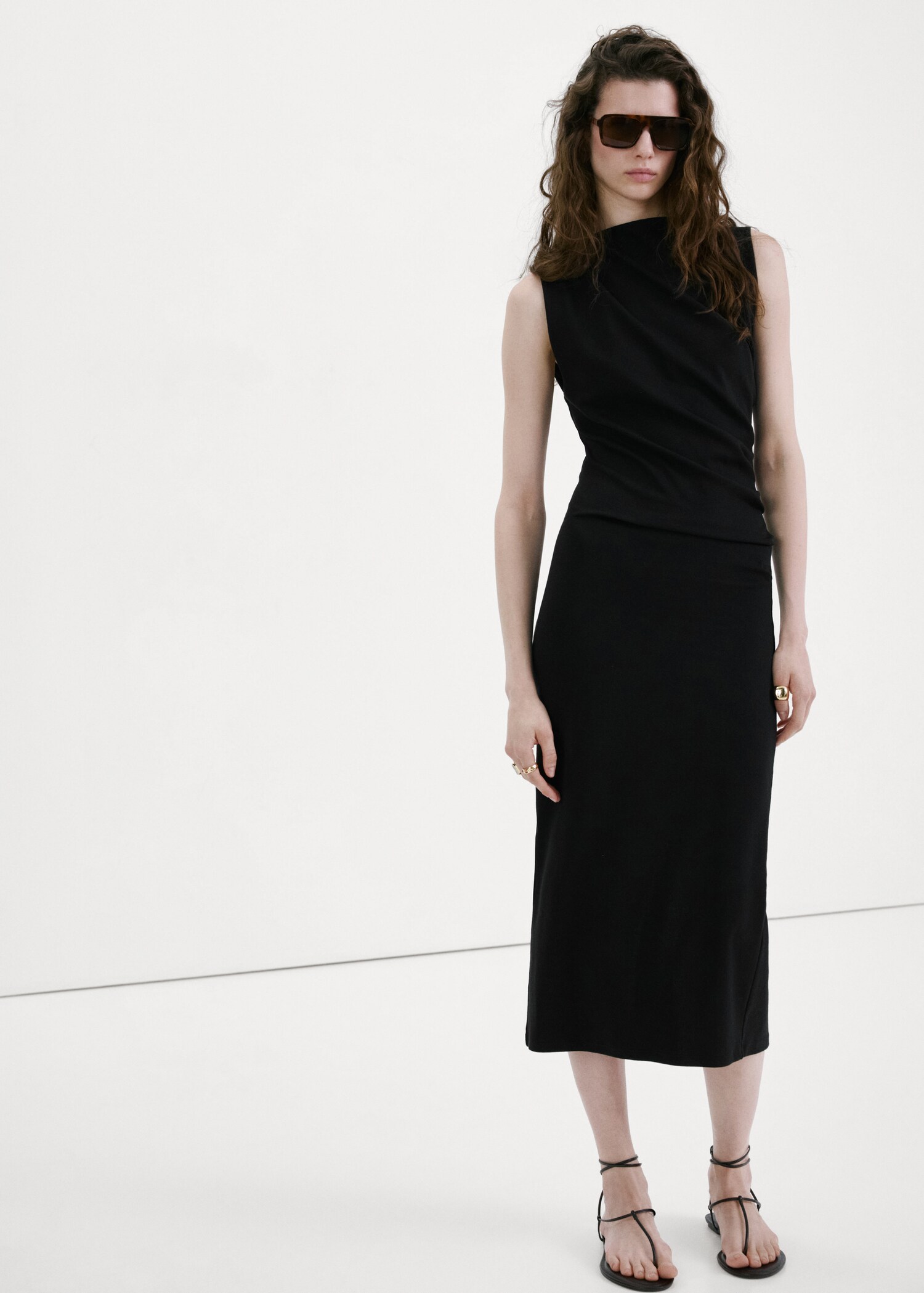 Long draped dress - General plane