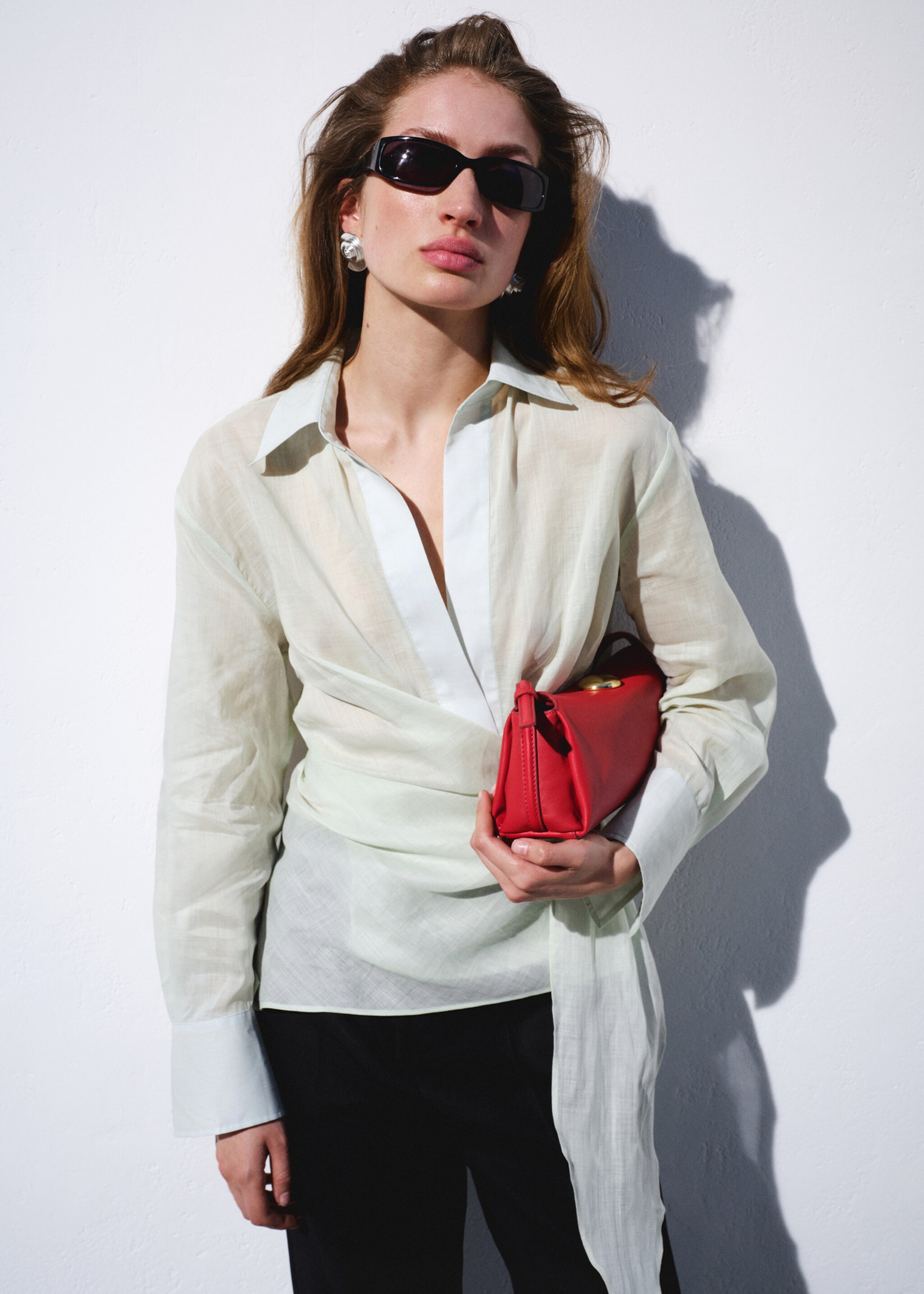 Bolso hombro piel detalle metálico - Plano general, Rojo. Ref: 27057797-00.