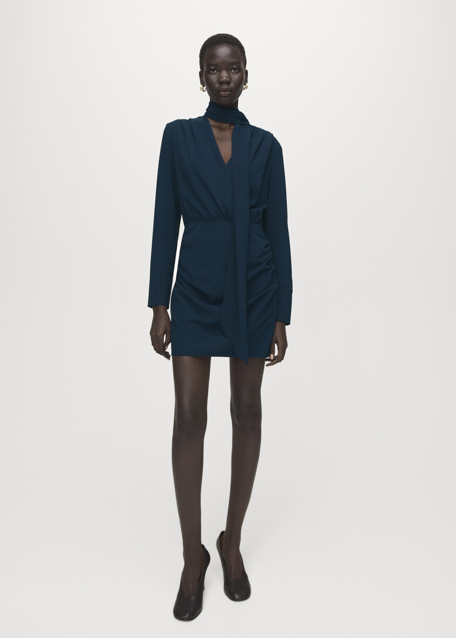 Draped dress with foulard - General plane