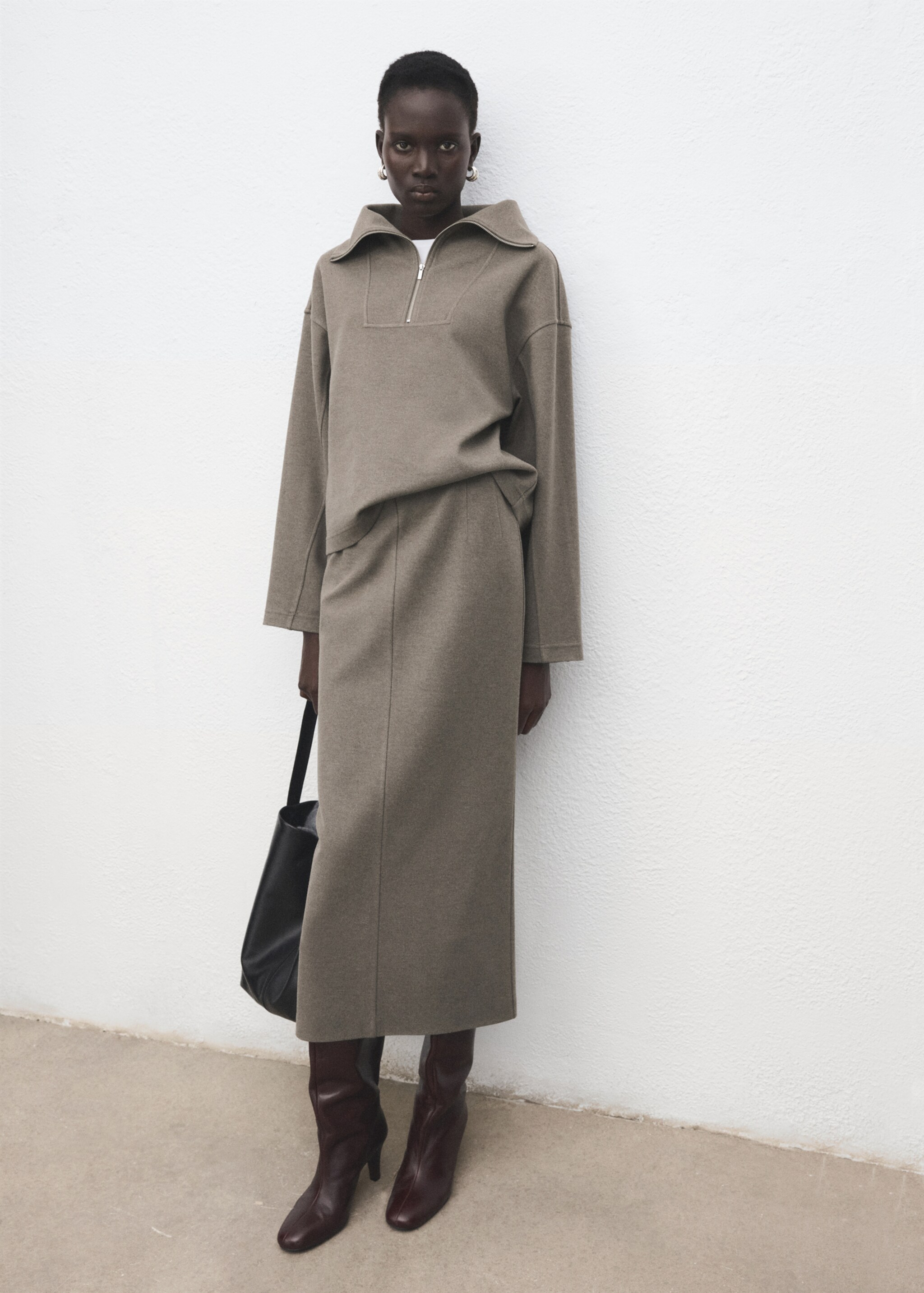 تنورة على شكل قلم بفتحة - رؤية عامة, بني متوسط. Ref: 27061287-00.