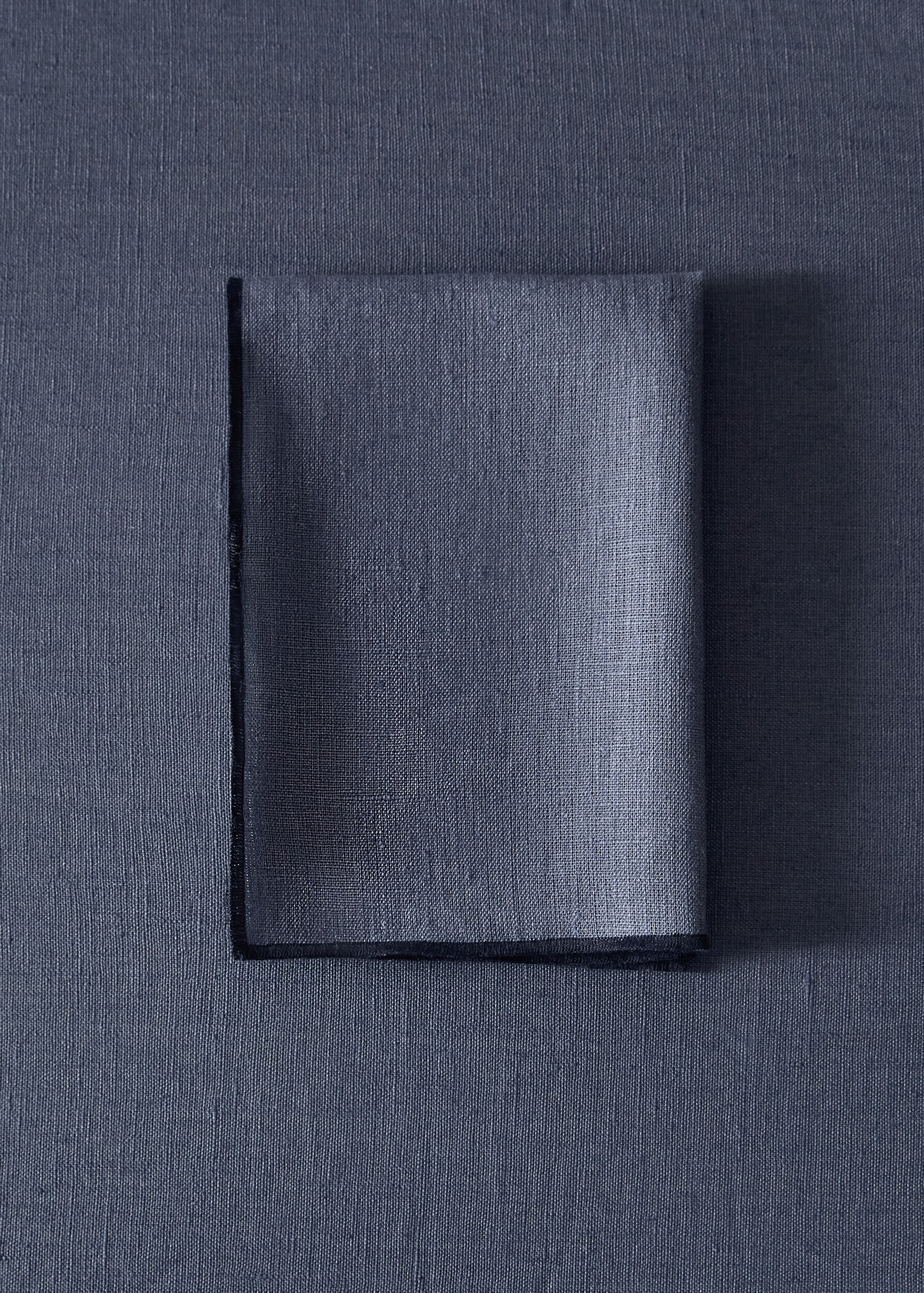 100% linen napkins with contrasting overlock stitching - General plane