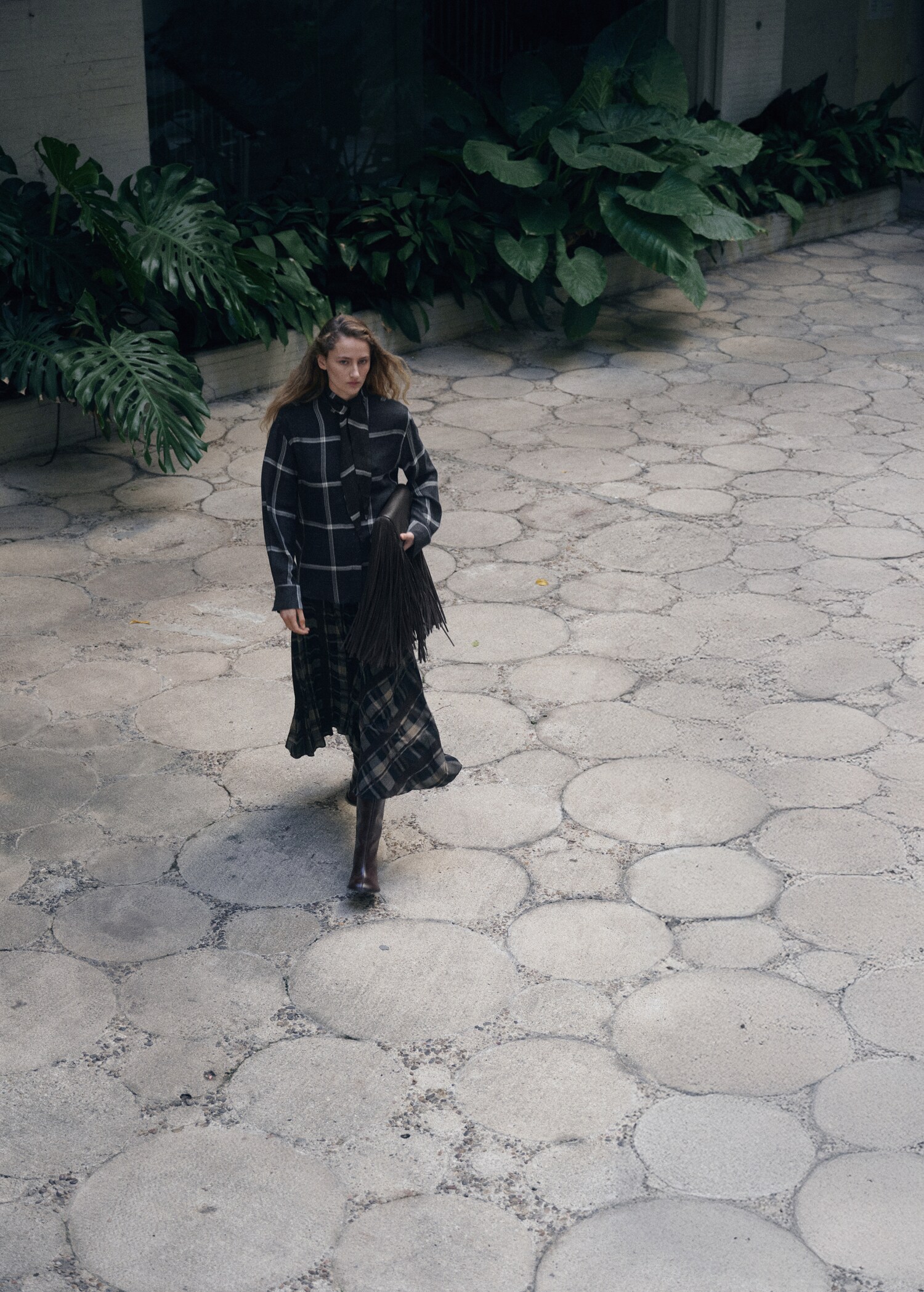 Blouse with check pattern and foulard collar - General plane