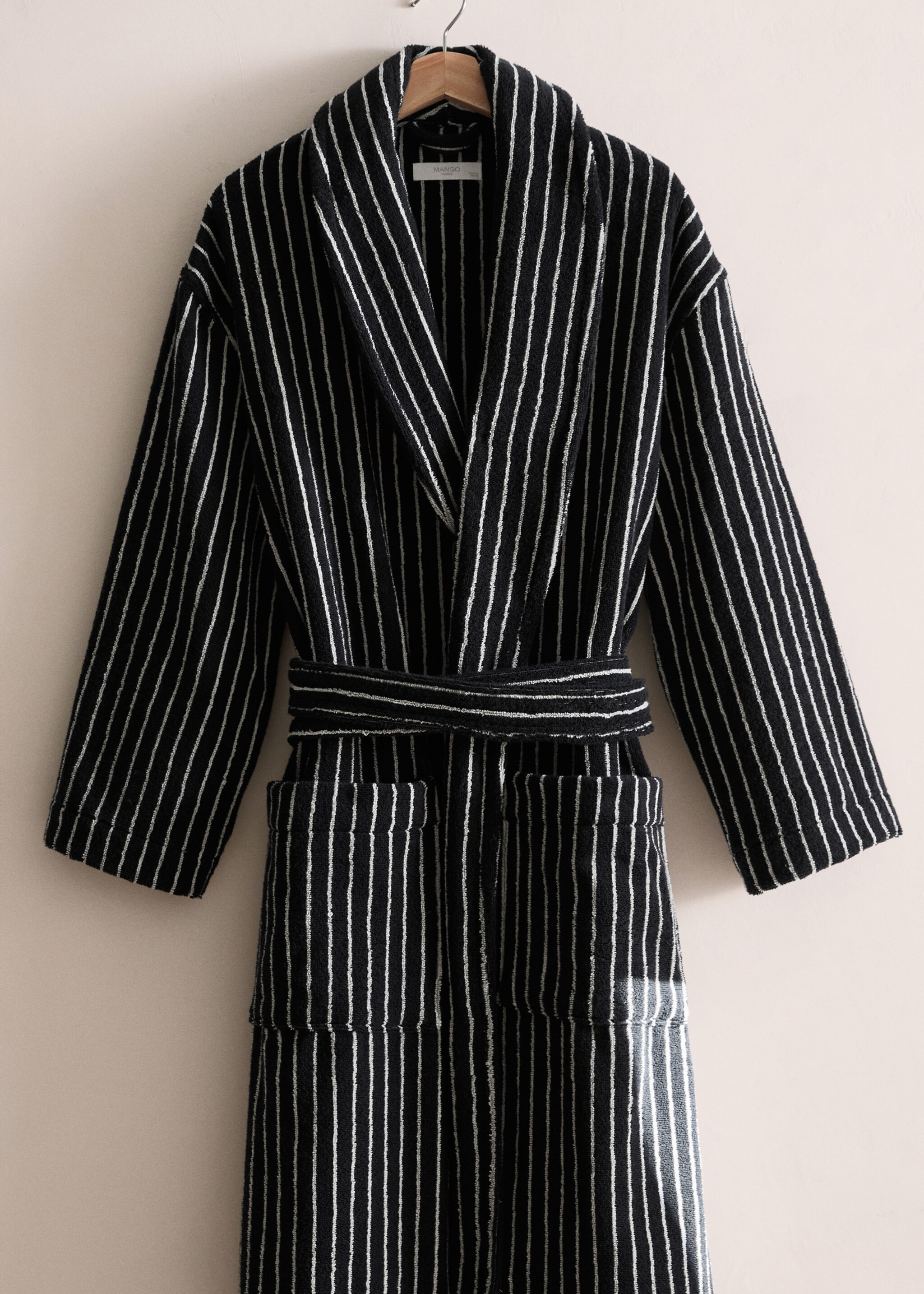 Two-tone striped bathrobe - General plane, Black. Ref: 27061527-00.