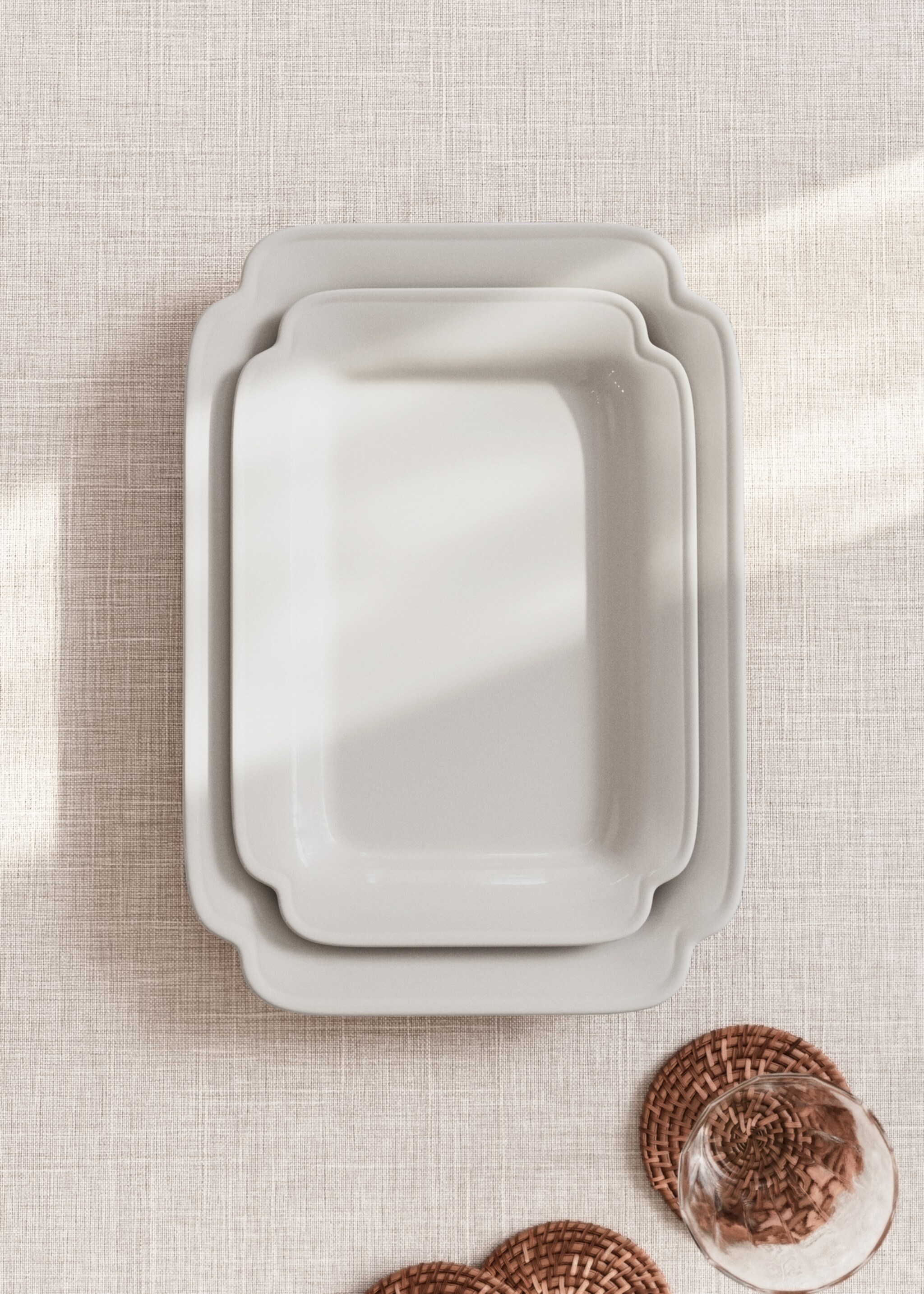 Small embossed earthenware dish - General plane, White. Ref: 27061532-00.