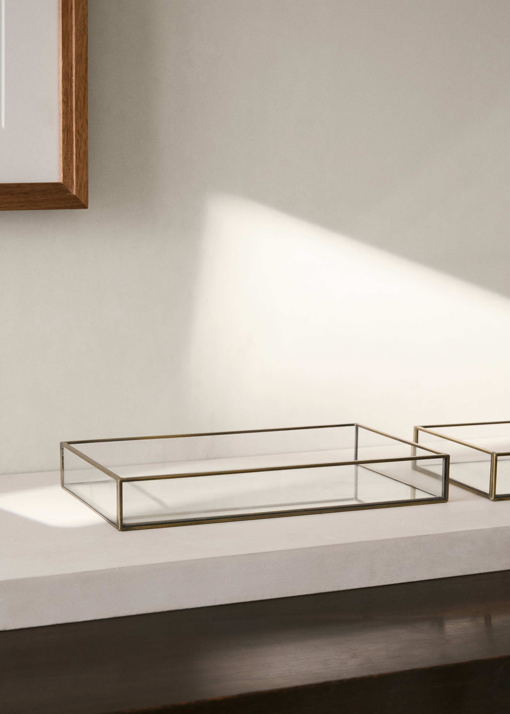 Medium glass embossed decorative tray - General plane, Gold. Ref: 27062903-00.