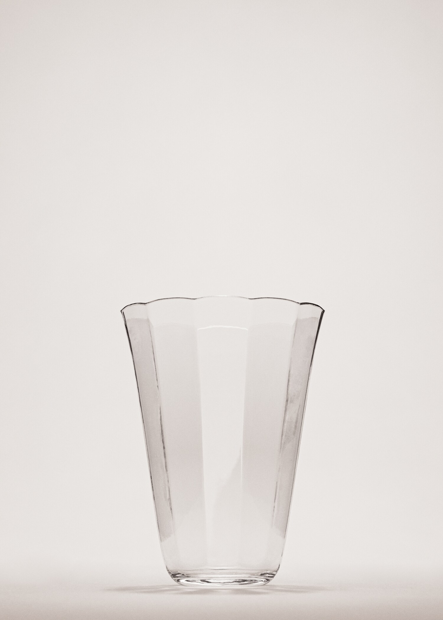 Ποτήρι από βοριοπυριτικό γυαλί με κυματιστή μορφή - Γενικό πλάνο