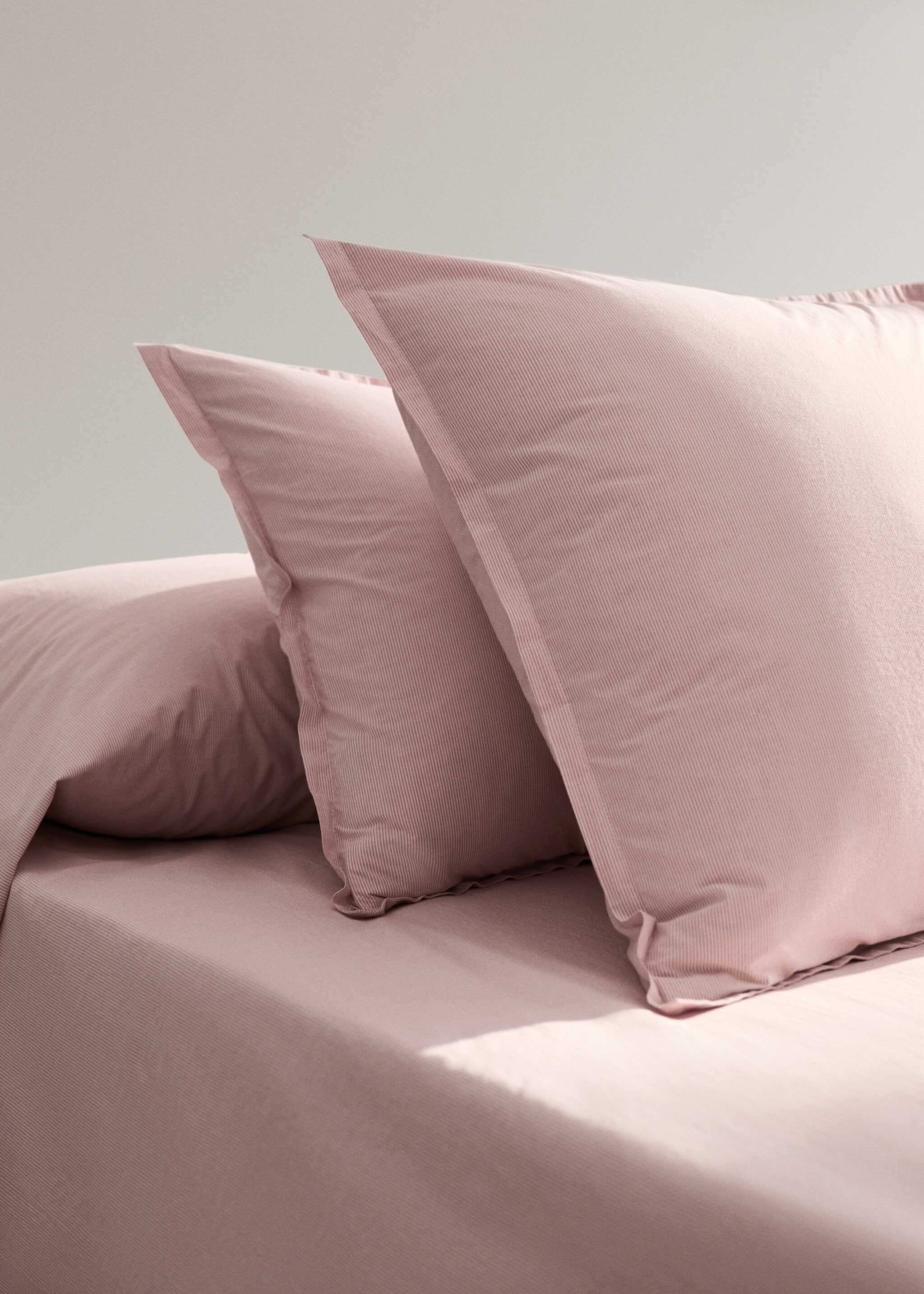 Zwei Kopfkissenbezüge aus garngefärbter Baumwolle, 50 x 75 cm - Allgemeine Ansicht, Pamelmuse. Ref: 27063278-00.