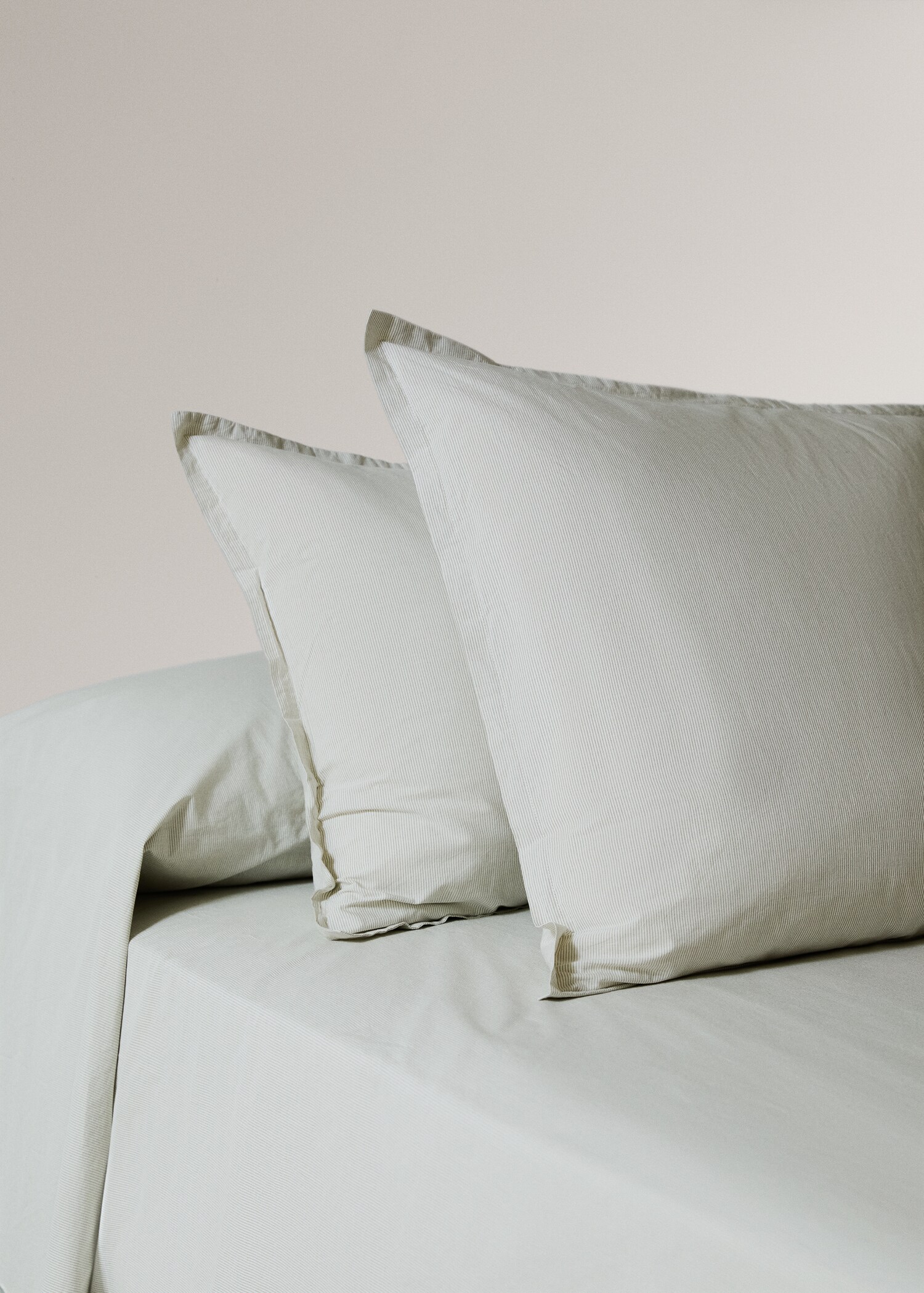 Two yarn-dyed cotton pillowcases 50x75 cm - General plane