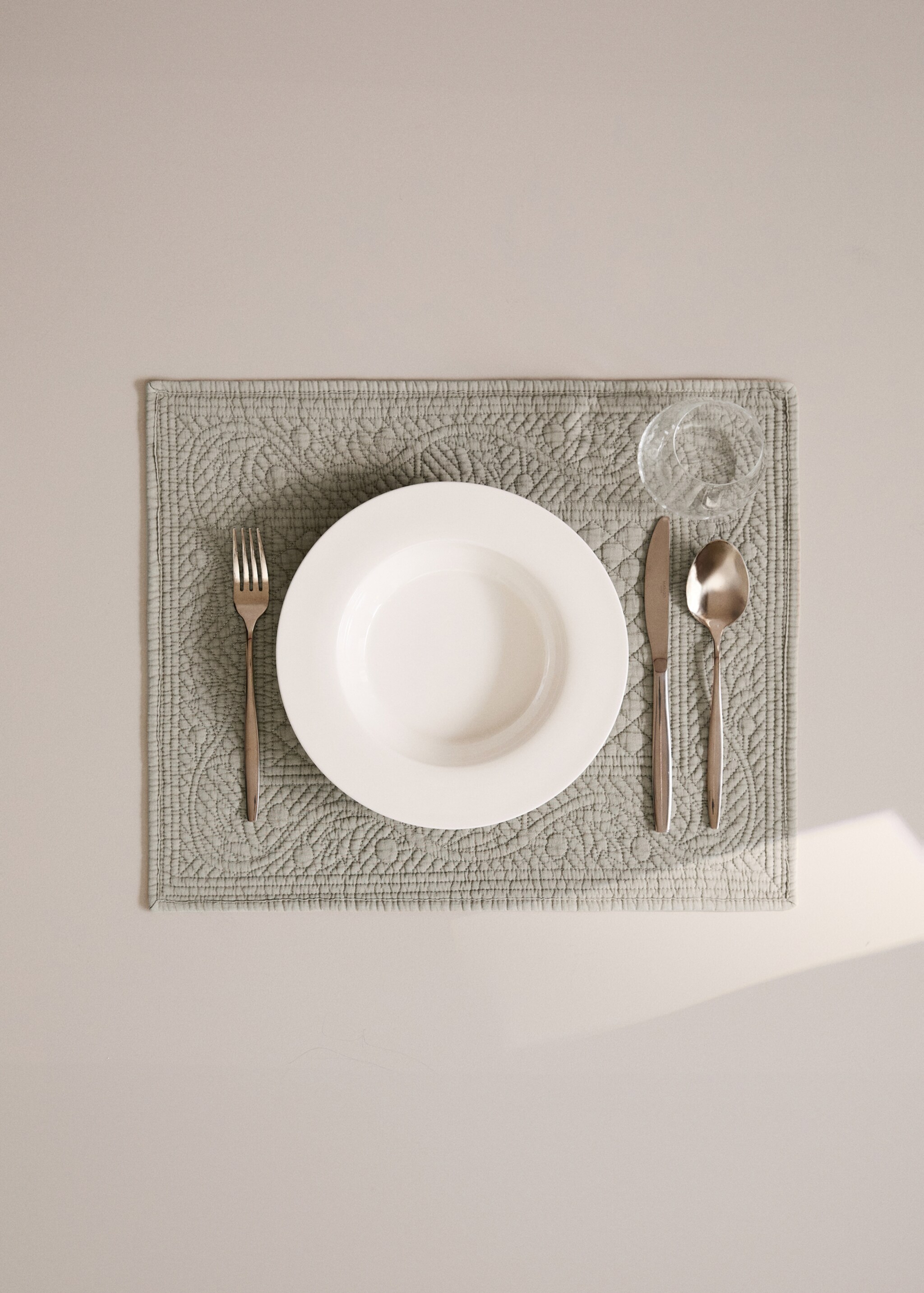Quilted rectangular placemat design - General plane, Light/Pastel Brown. Ref: 27063290-00.