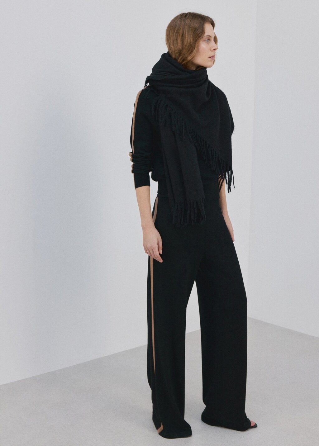 Sweater with contrasting stripes and perkins collar