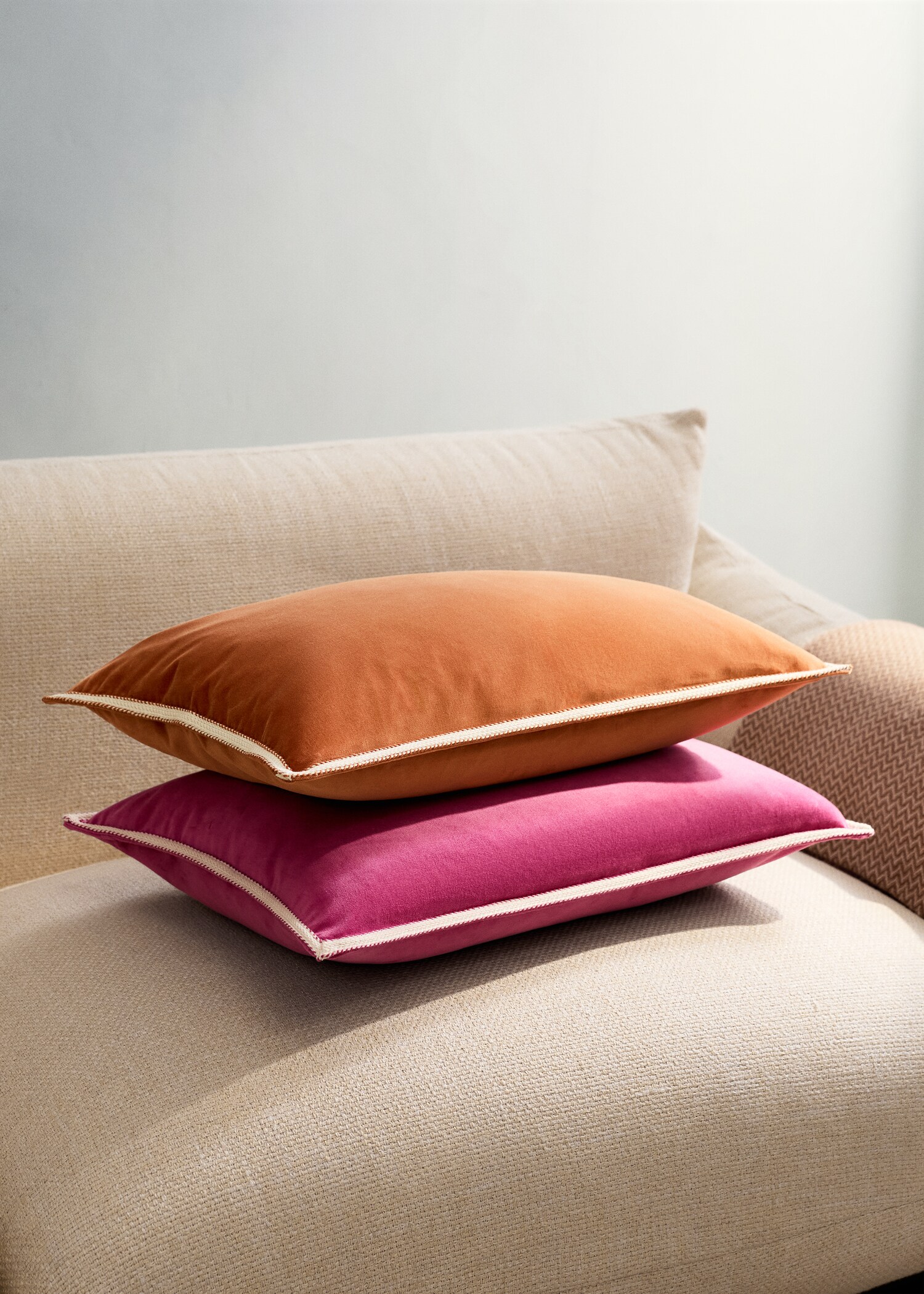 Velvet cushion cover with tape detail 40x60 cm - General plane