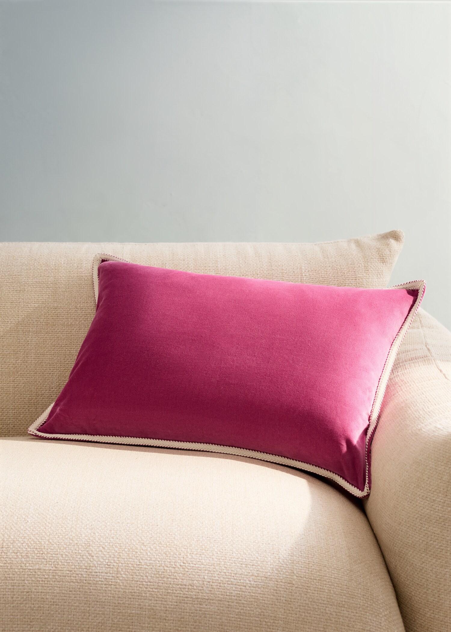 Velvet cushion cover with tape detail 40x60 cm - General plane