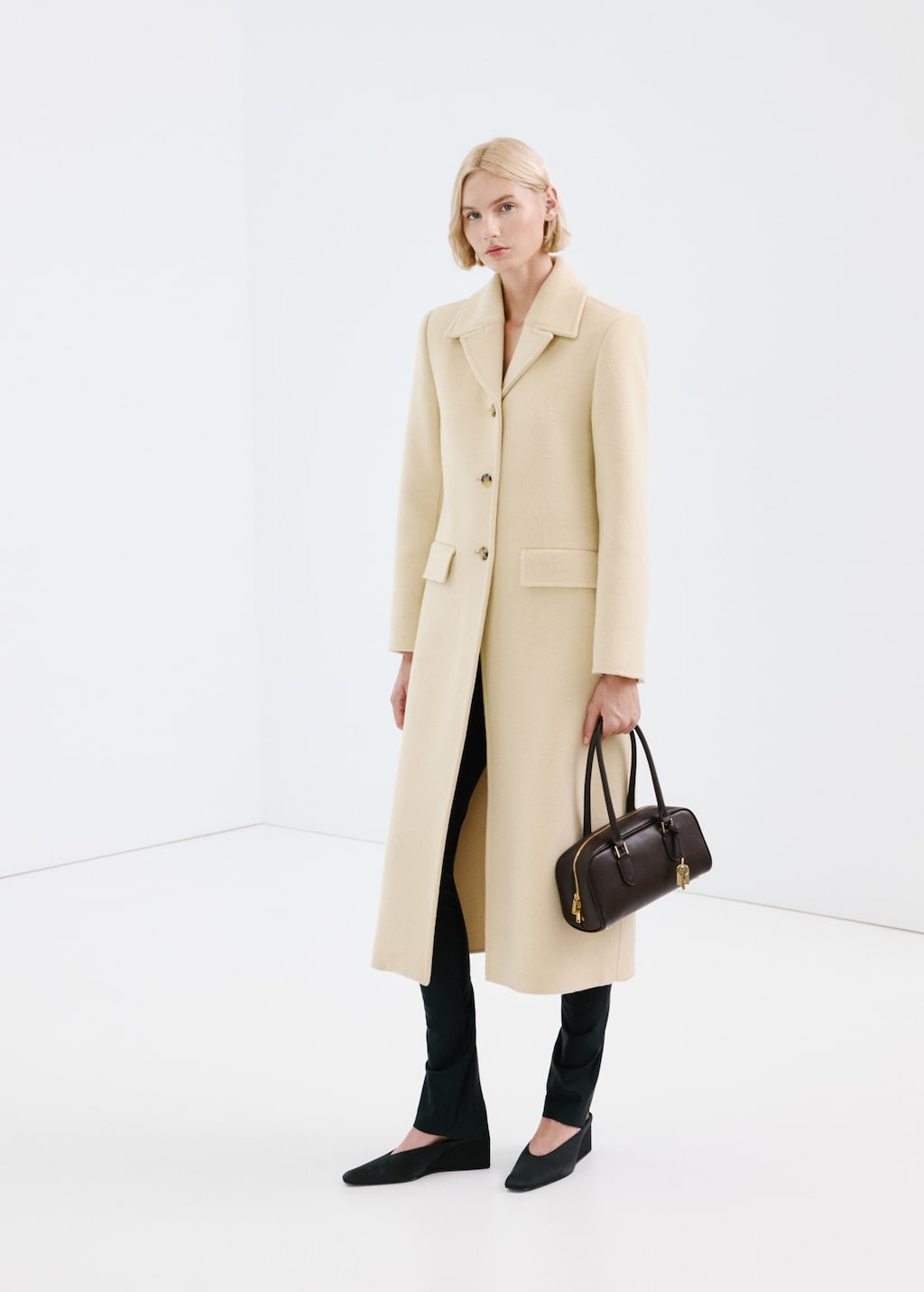 Buttoned wool coat
