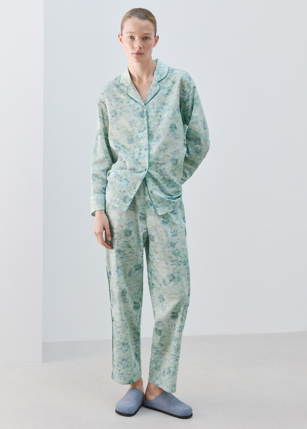 Printed pajama shirt with piping - image 2