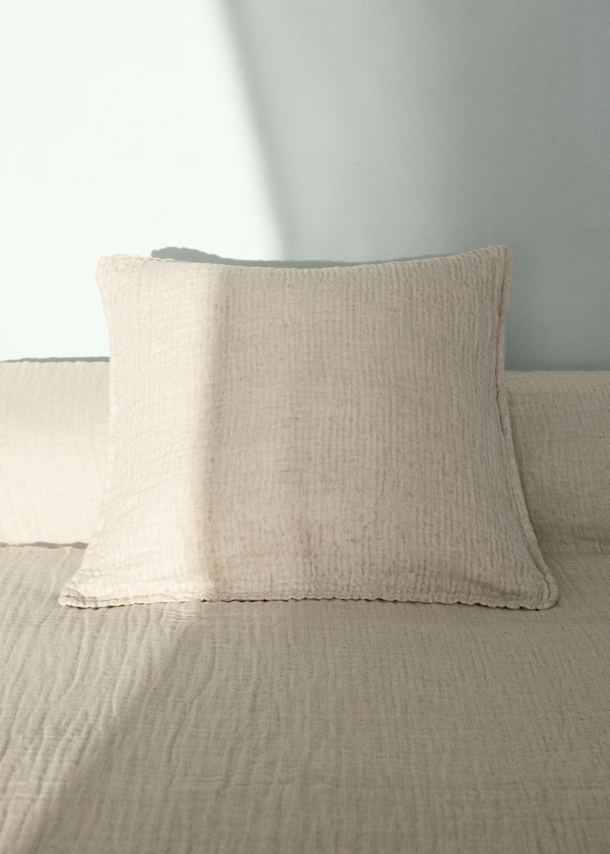 Linen cotton bed cushion cover with yarn-dyed threads 50x50 cm - General plane, Pastel Green. Ref: 27063334-00.