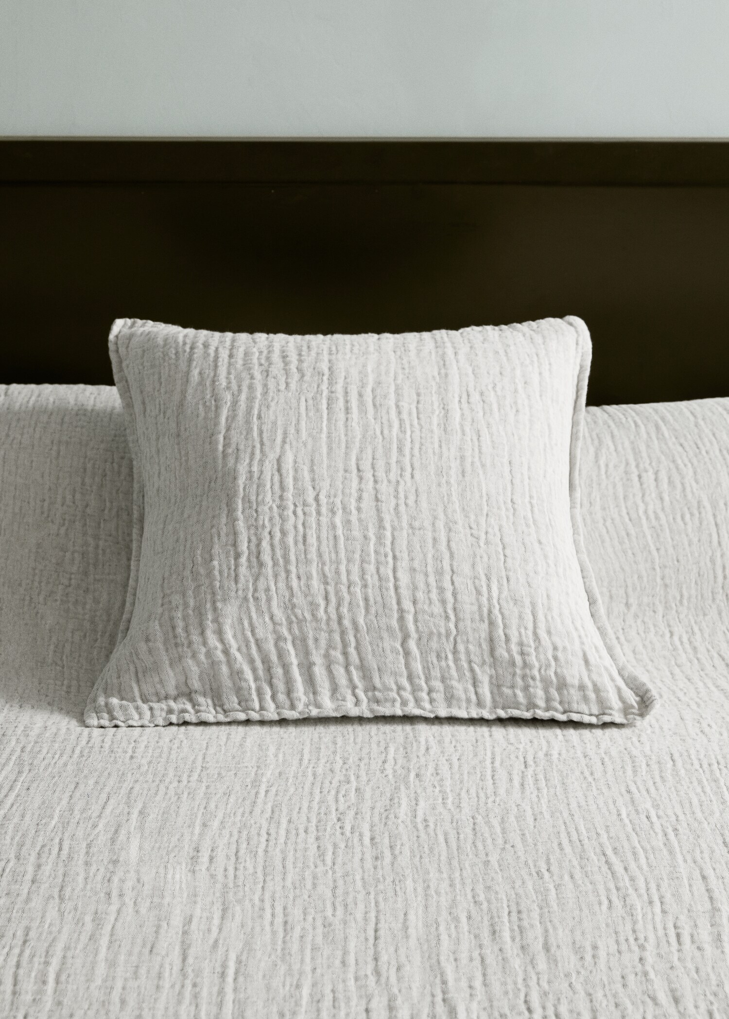 Linen cotton bed cushion cover with yarn-dyed threads 50x50 cm - General plane