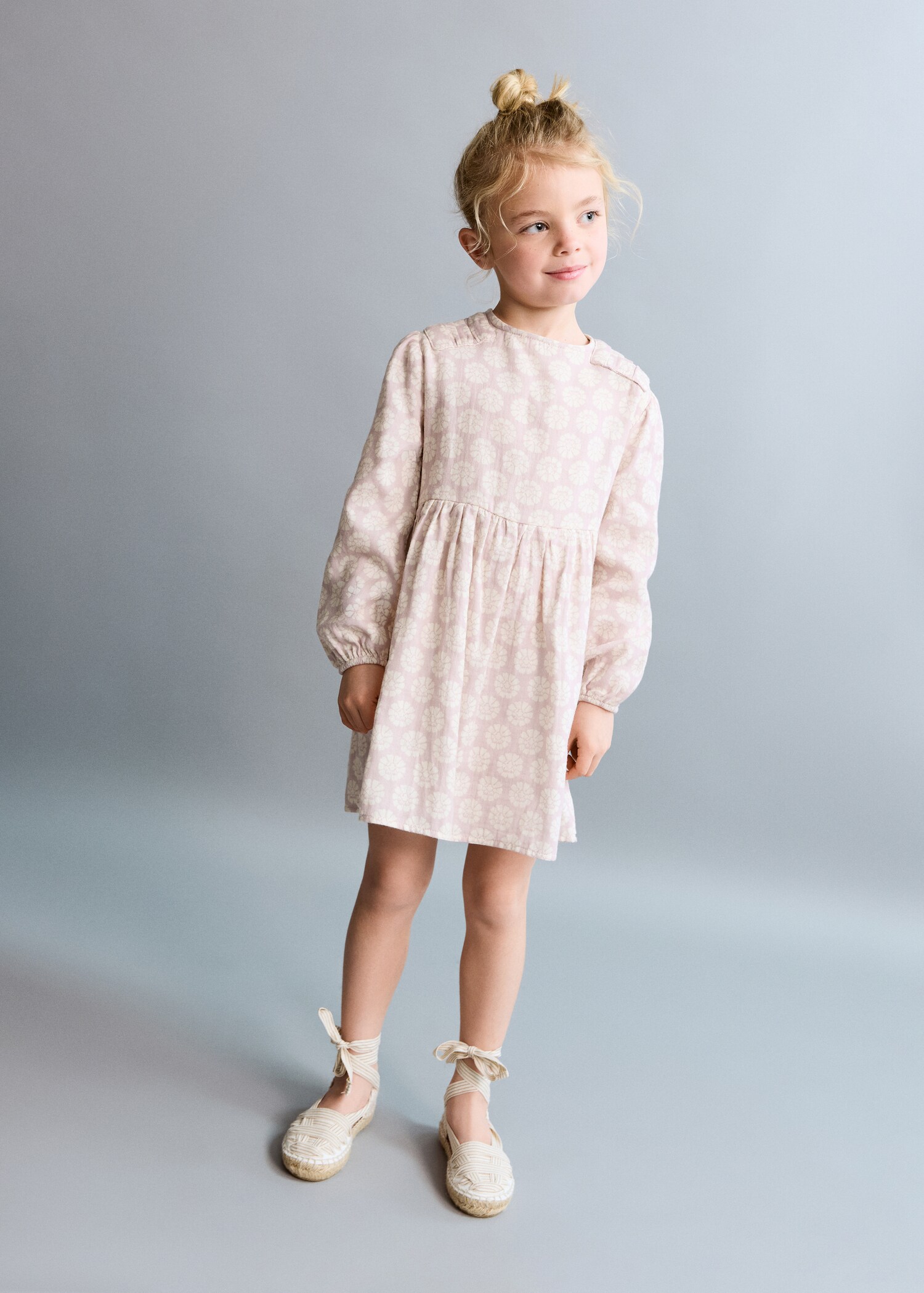 Vestido corto estampado floral - Plano general