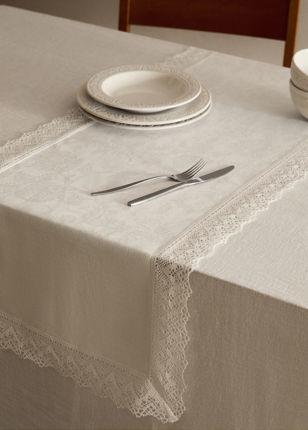 Jacquard linen lace floral table runner