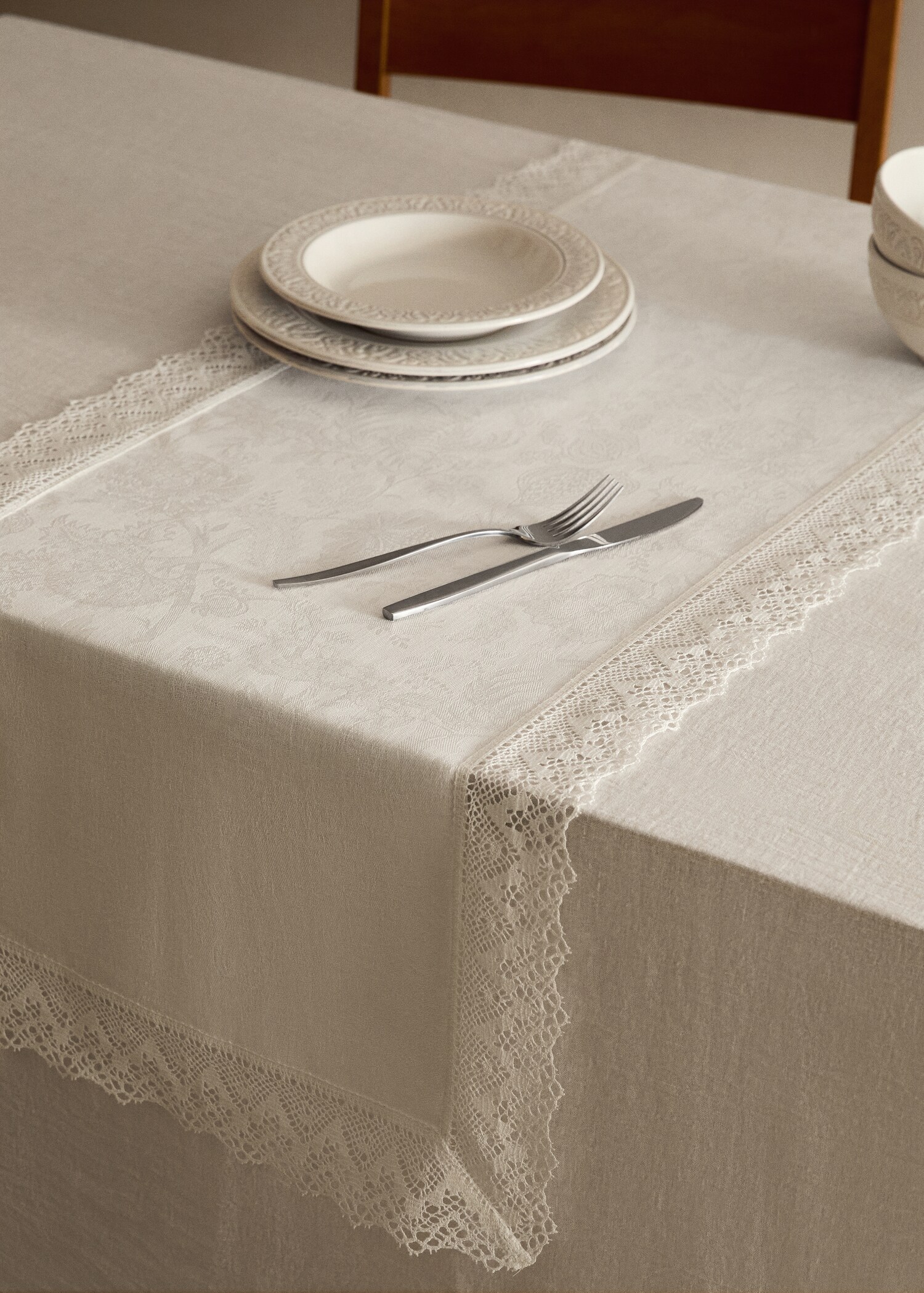 Jacquard linen lace floral table runner - General plane