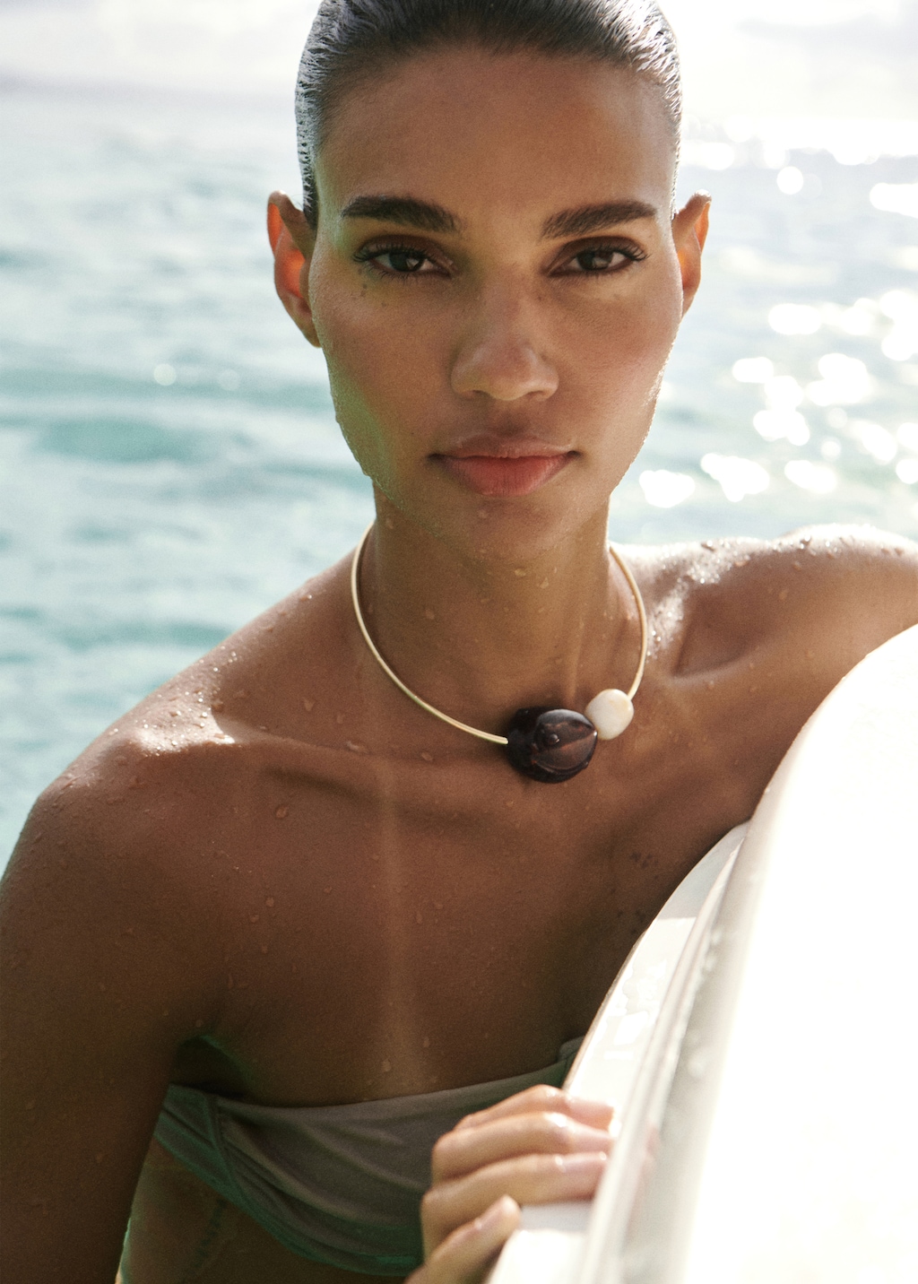 Rigid beaded choker