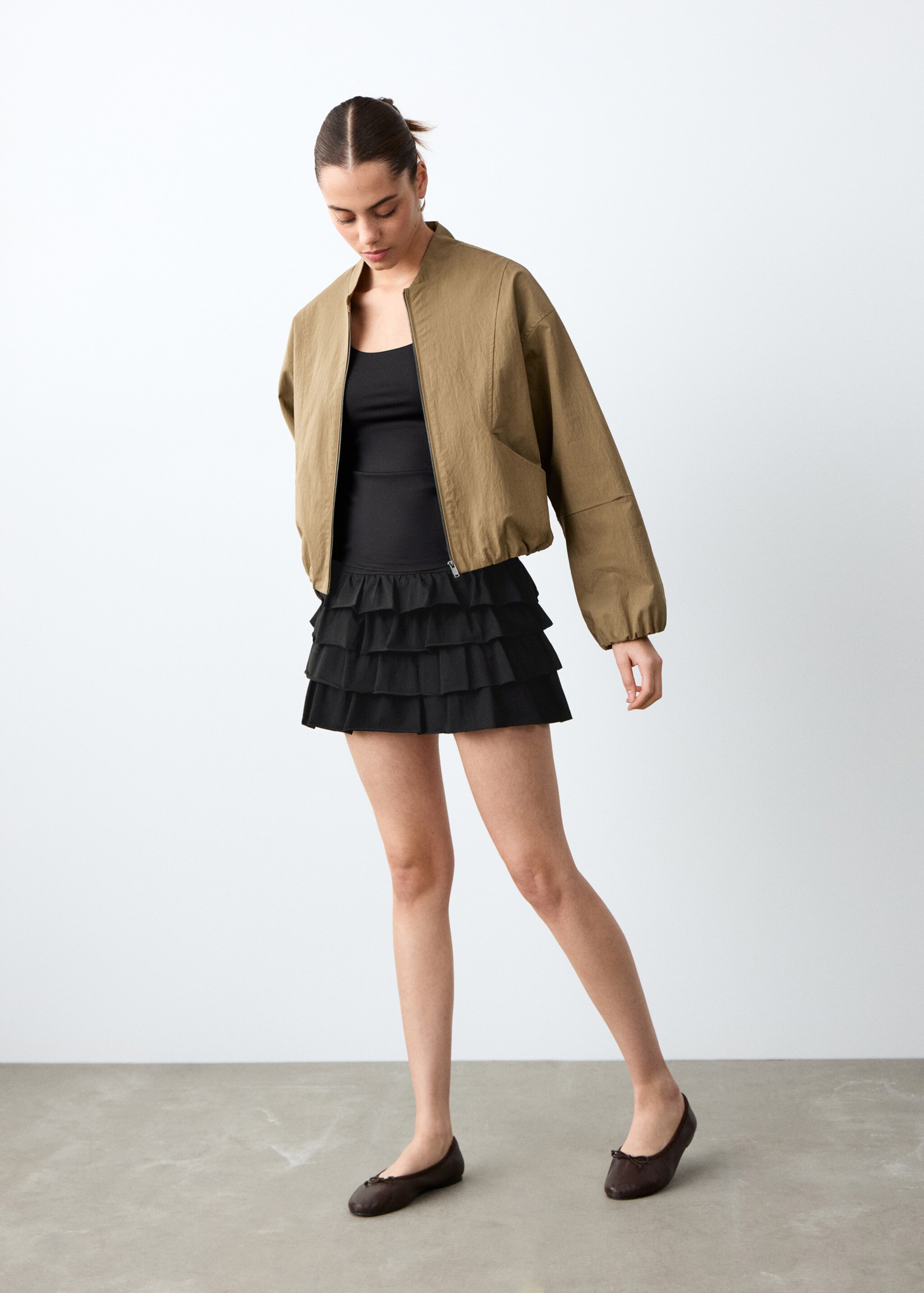 Jupe courte à volants - Plan général, Noir. Ref: 27064777-00.