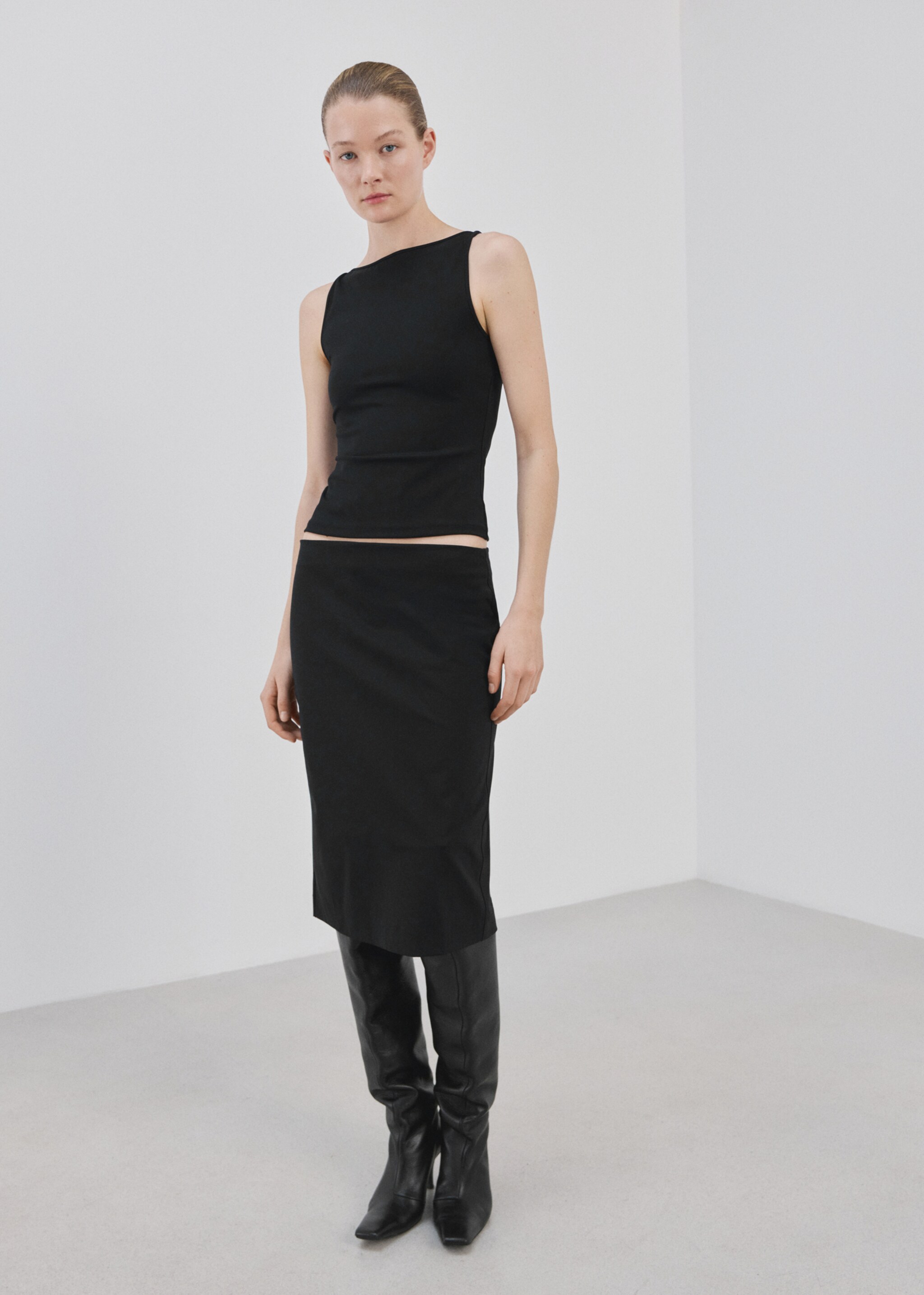 Fitted crop top - General plane, Black. Ref: 27065827-00.