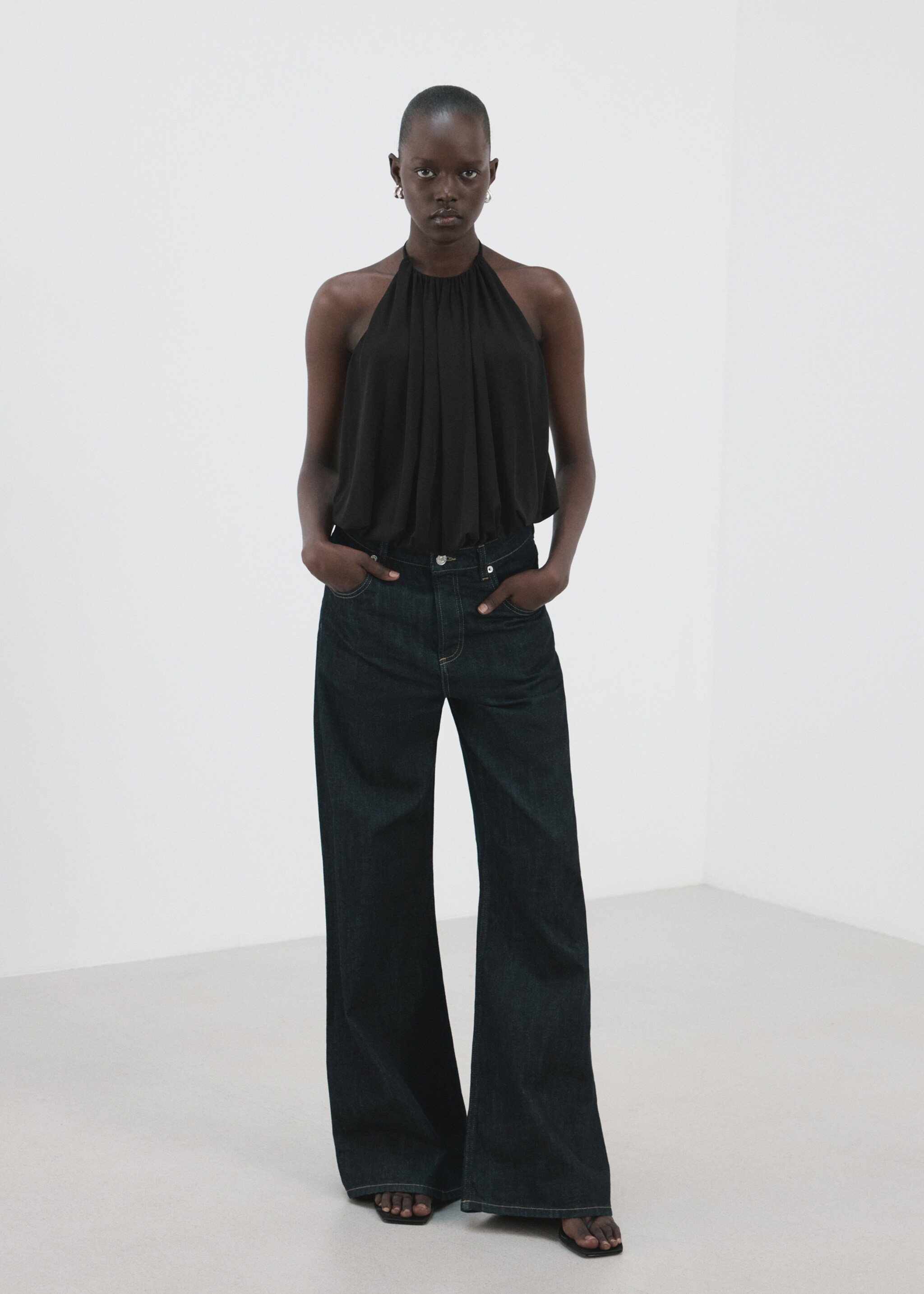 توب هالتر بتأثير البالون - رؤية عامة, أسود. Ref: 27065841-00.