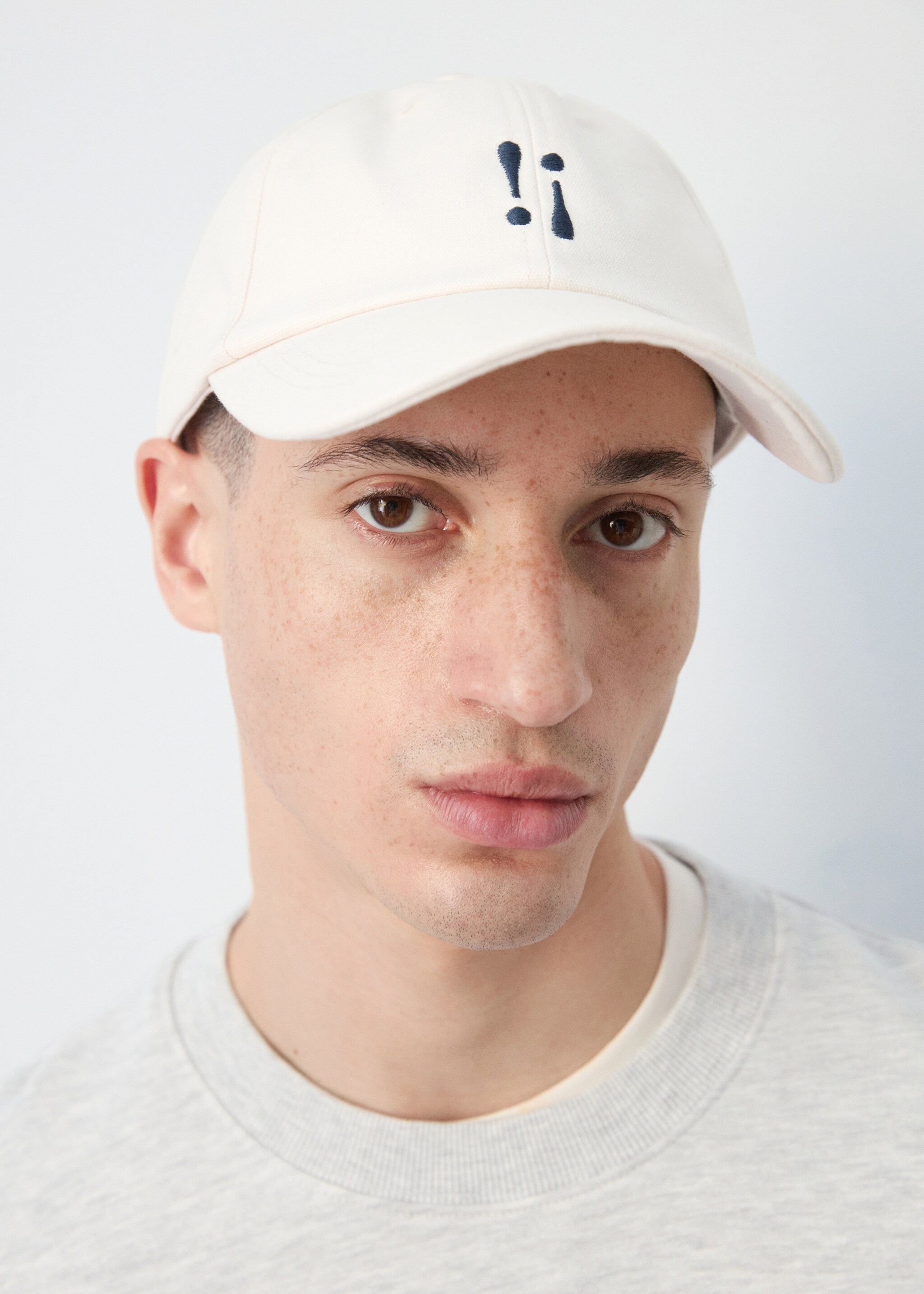 Casquette coton message brodé - Plan général, Blanc cassé. Ref: 27065991-00.