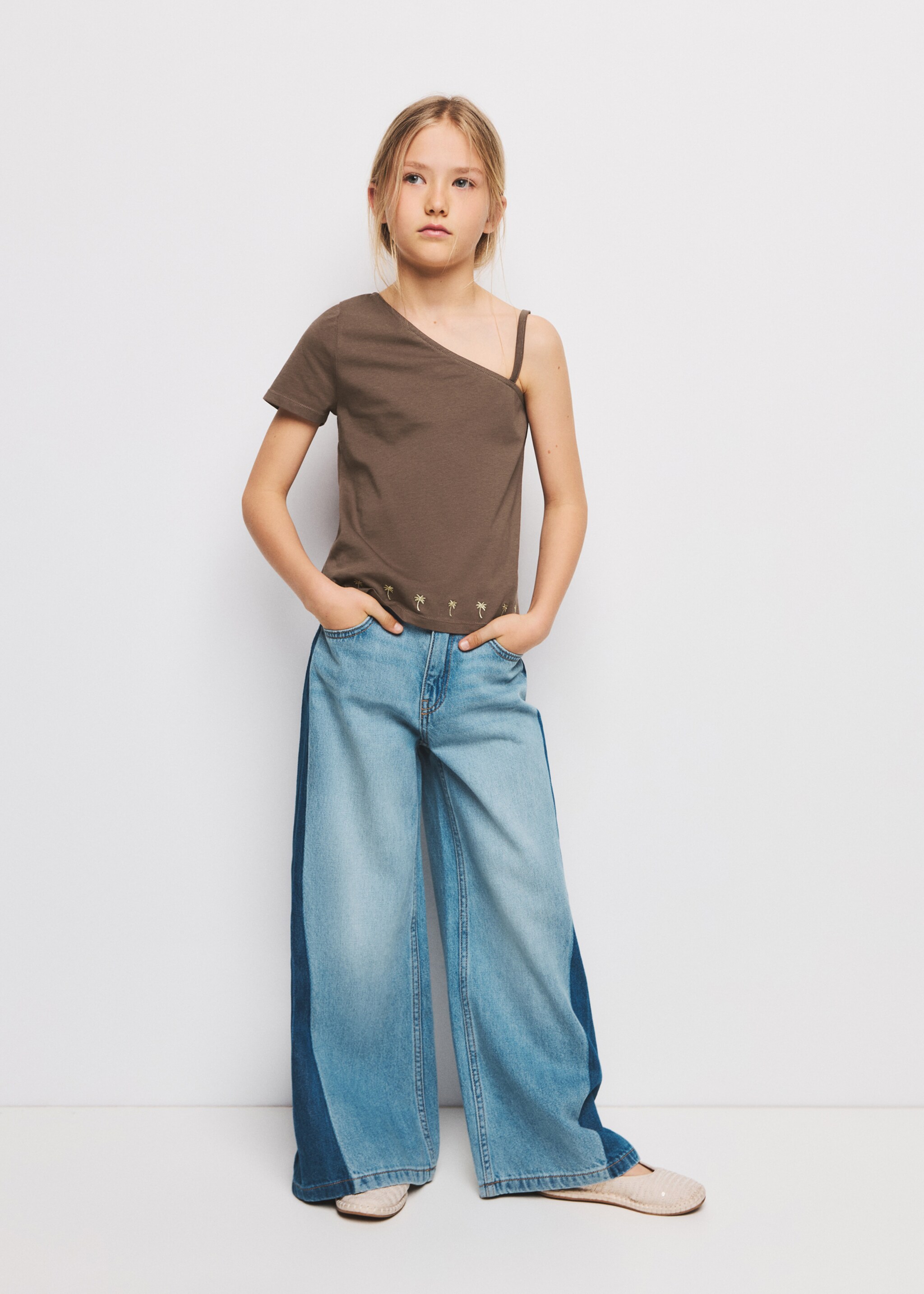 Asymetrické tričko s výšivkami - Celkový náhled, Hnědá. Ref: 27066338-00.