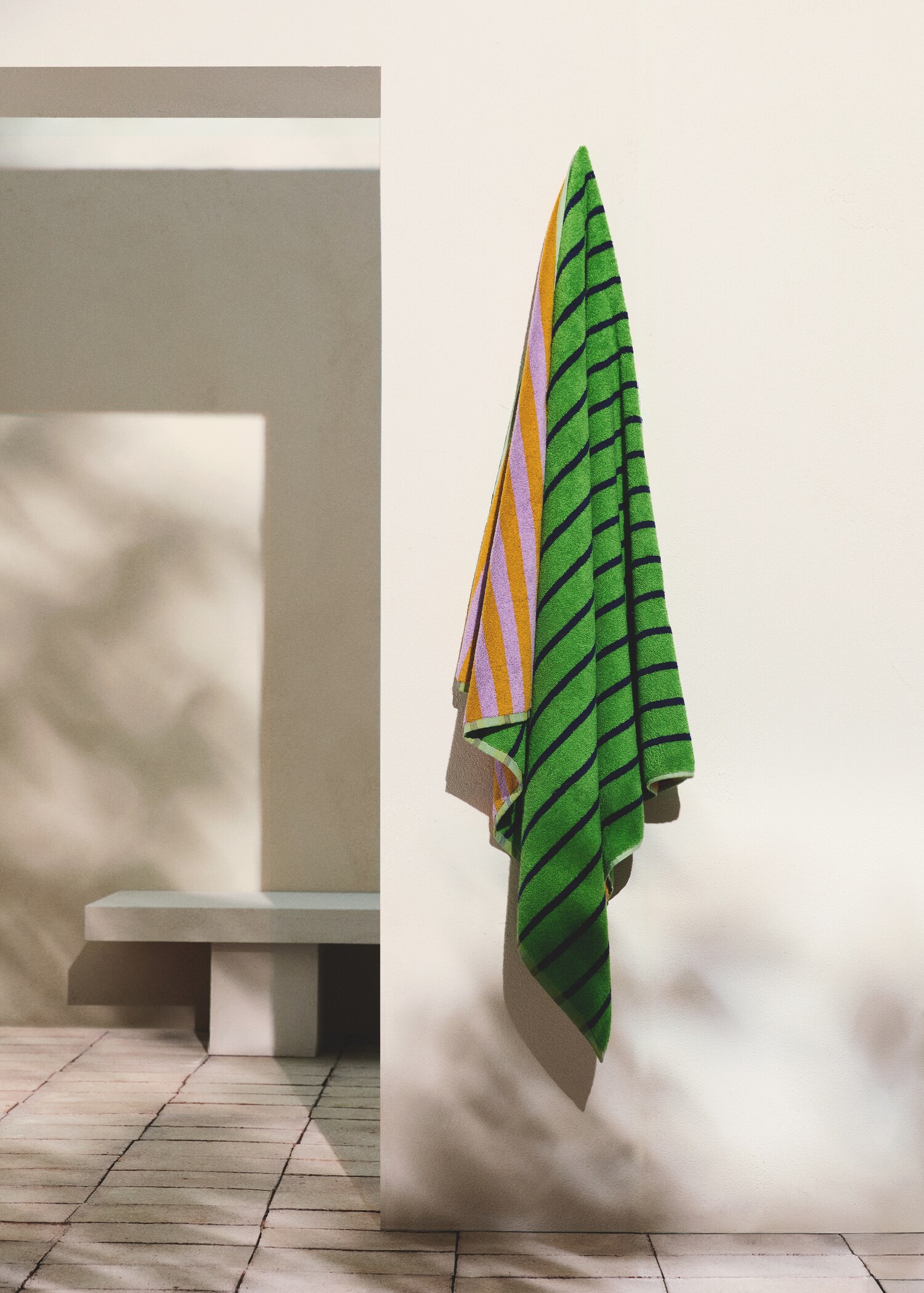 Reversible striped beach towel - General plane