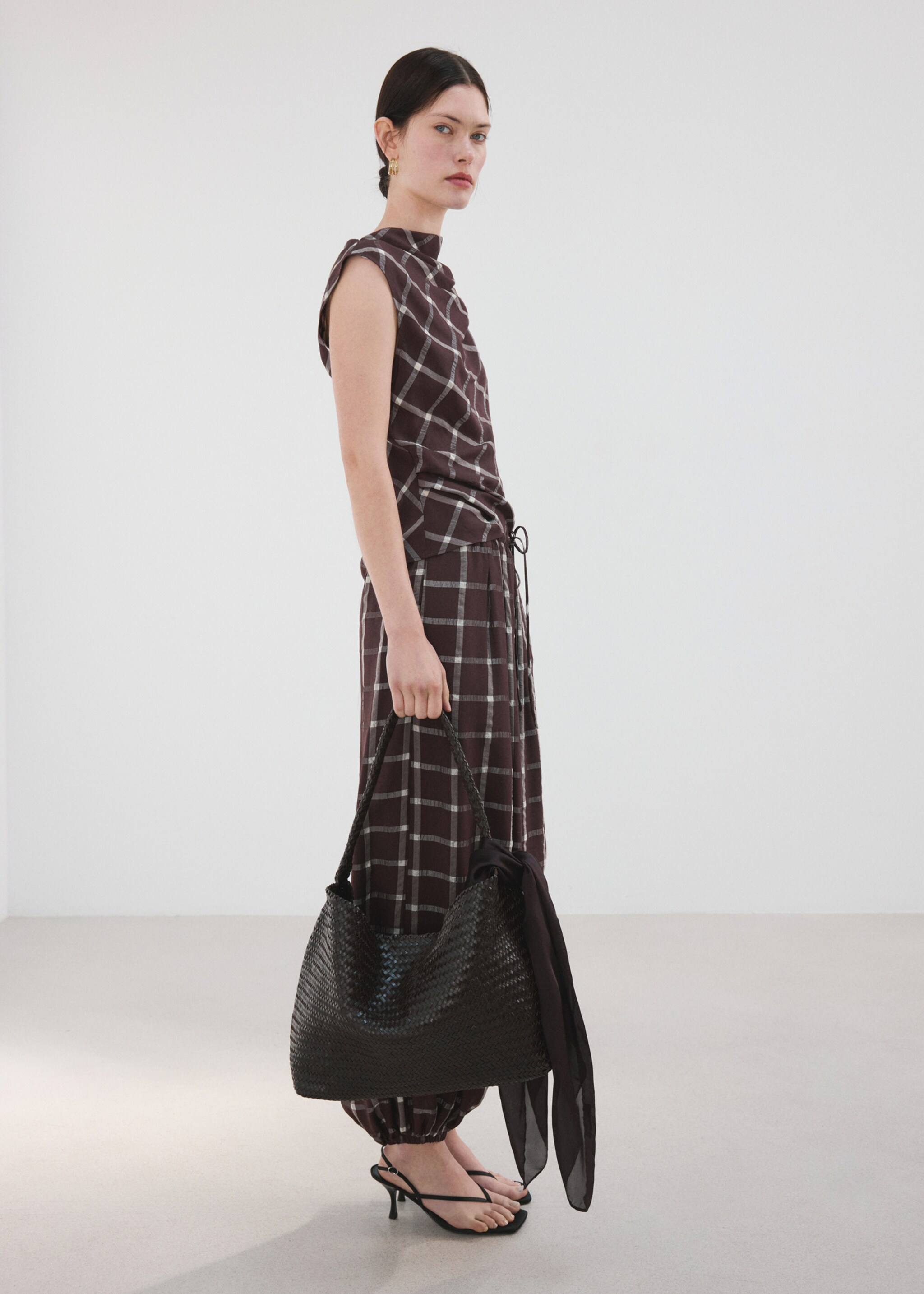 Top entallado cuello drapeado - Plano general, Burdeos. Ref: 27066361-00.