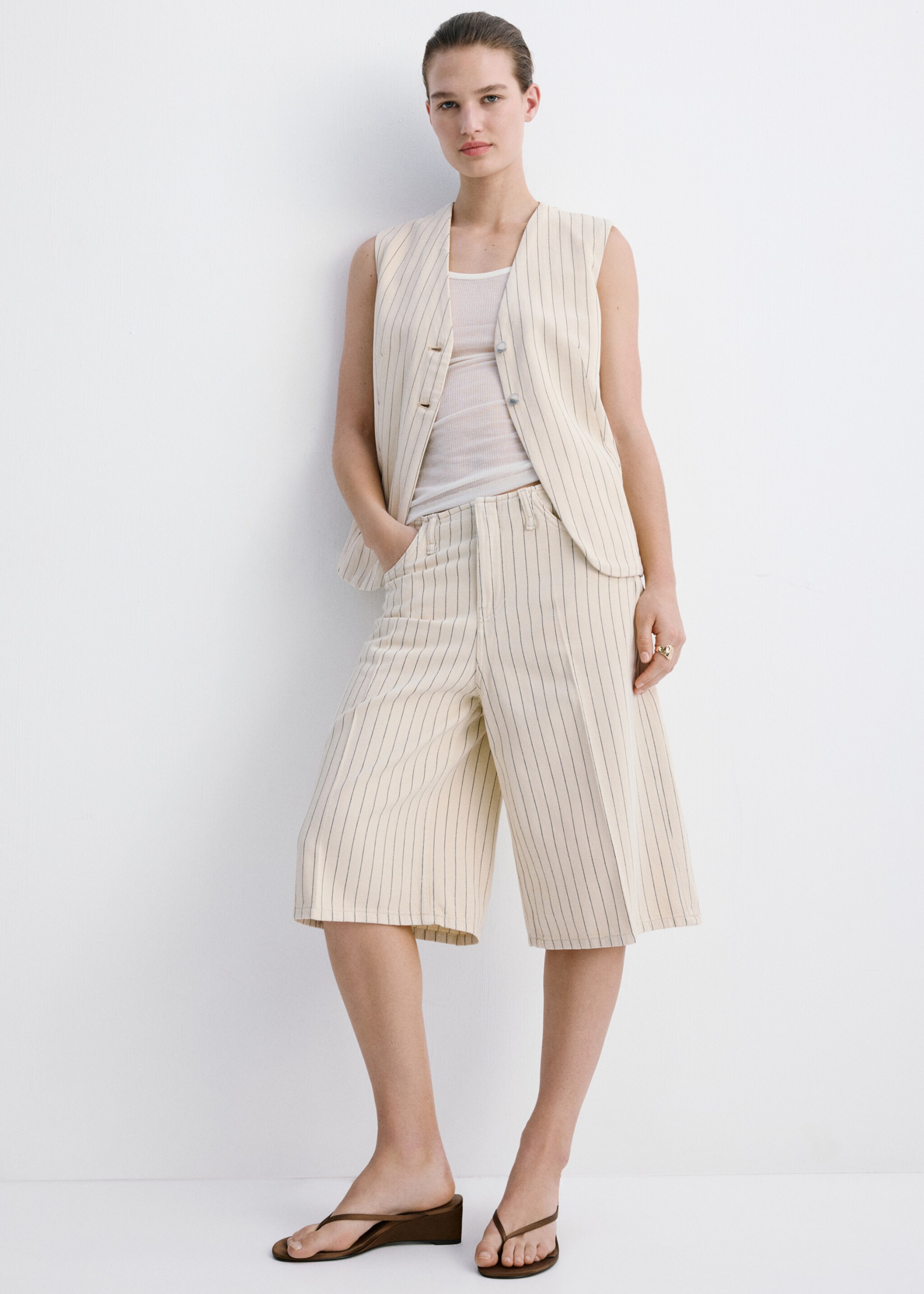 Бермуды в полоску с средней посадкой - Общий план, Ванильный. Ref: 27067139-00.