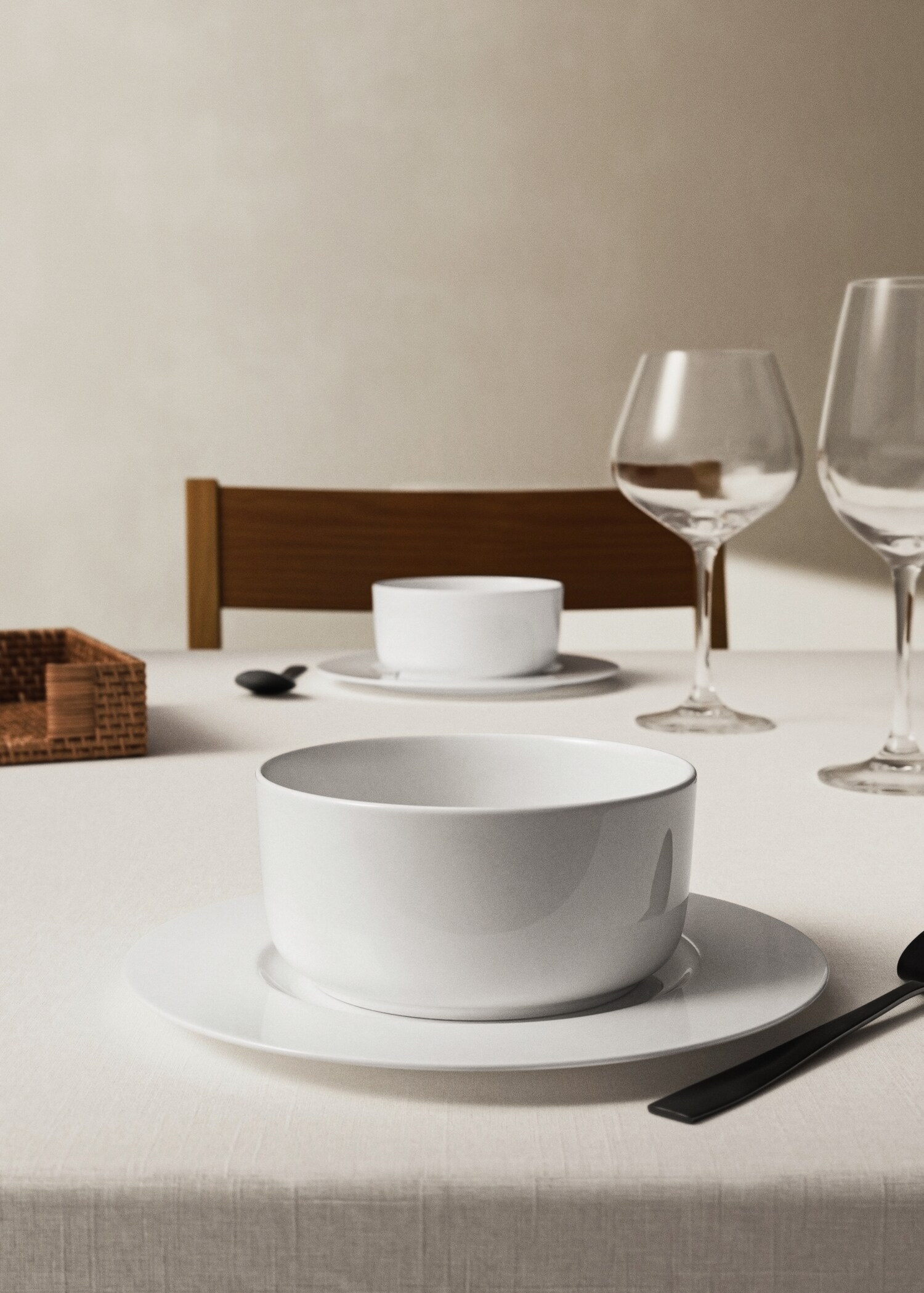 Ultra-light bone china bowl - General plane