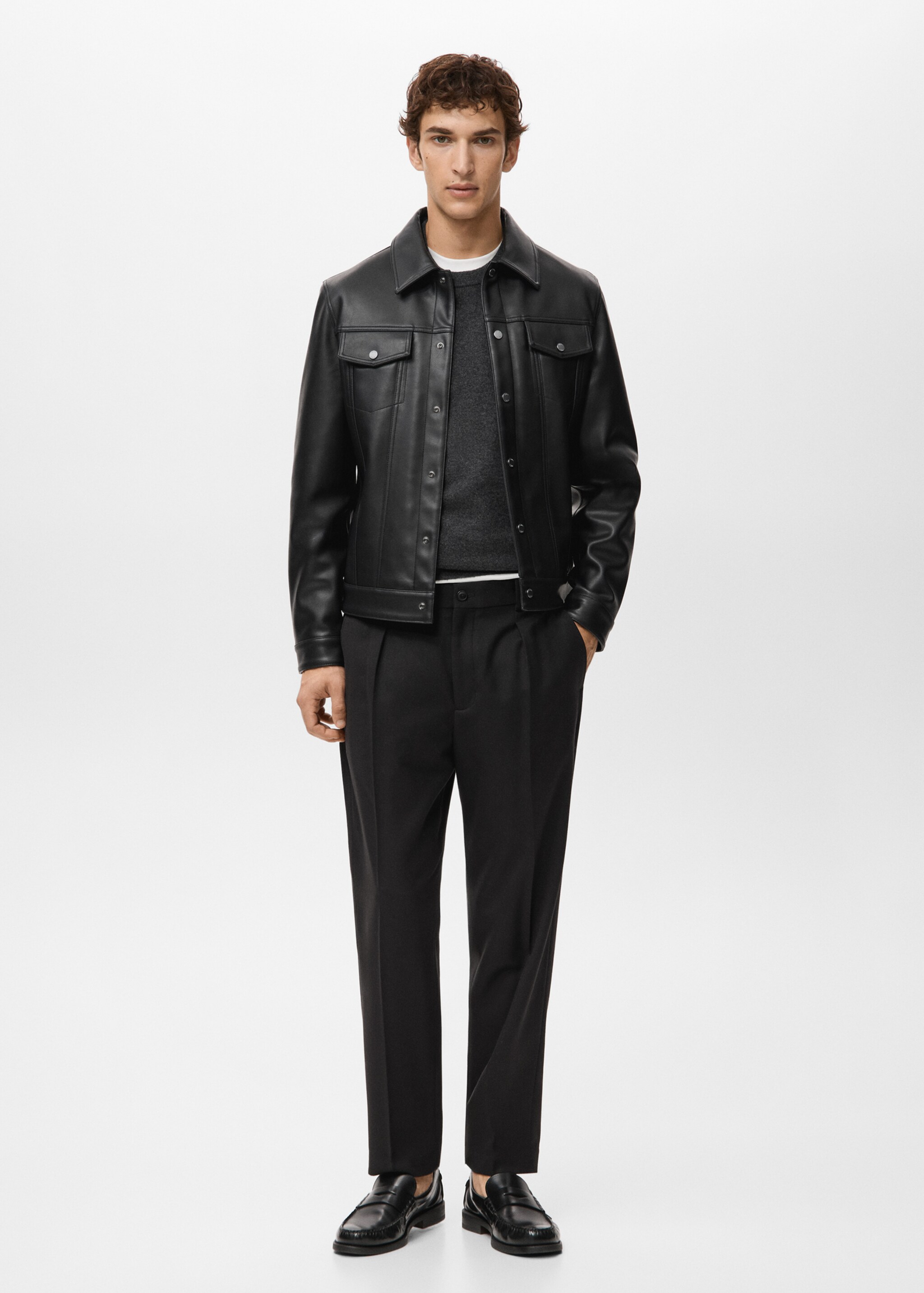 Casaco efeito pele bolsos - Plano geral, Preto. Ref: 27071172-00.