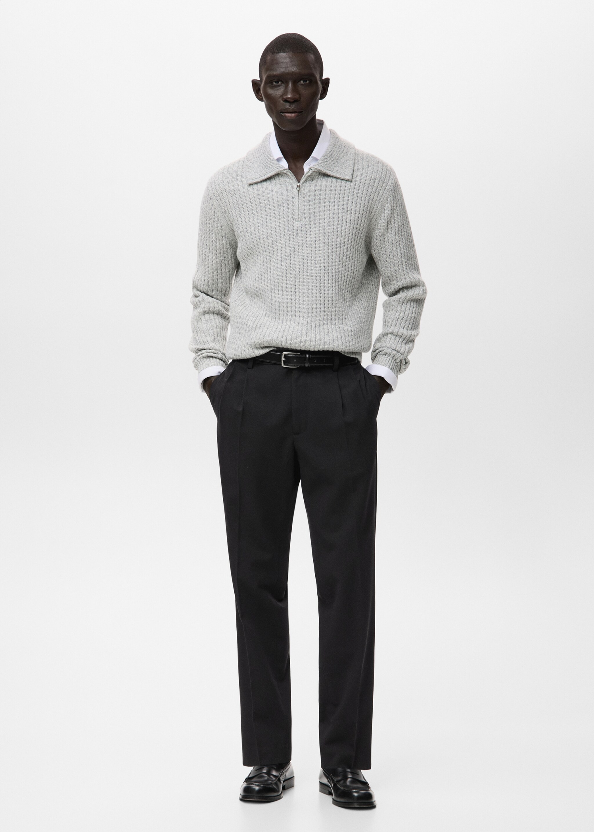 سروال منتظم بطيات - رؤية عامة, أسود. Ref: 27071184-00.