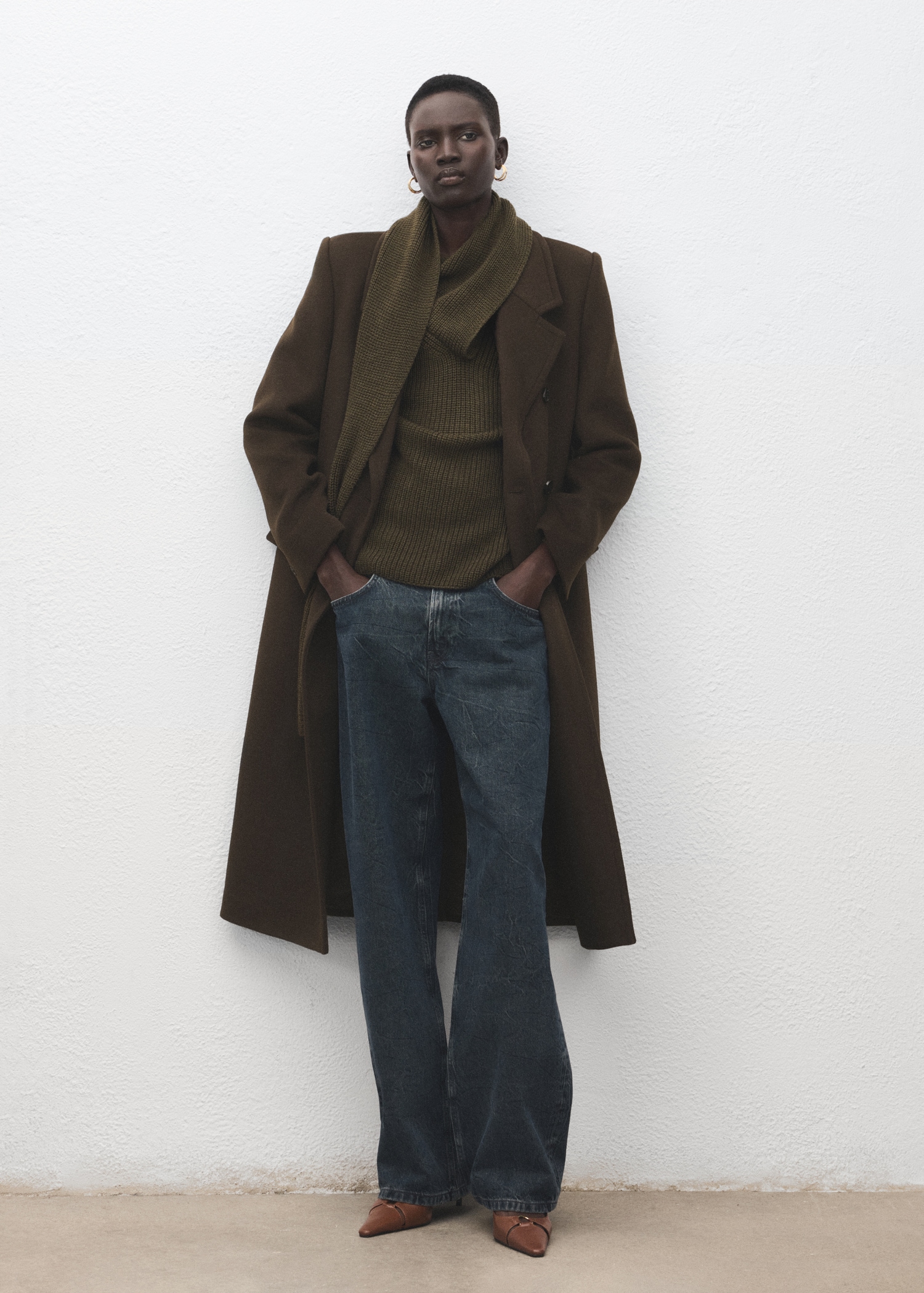 Double-breasted wool coat - General plane