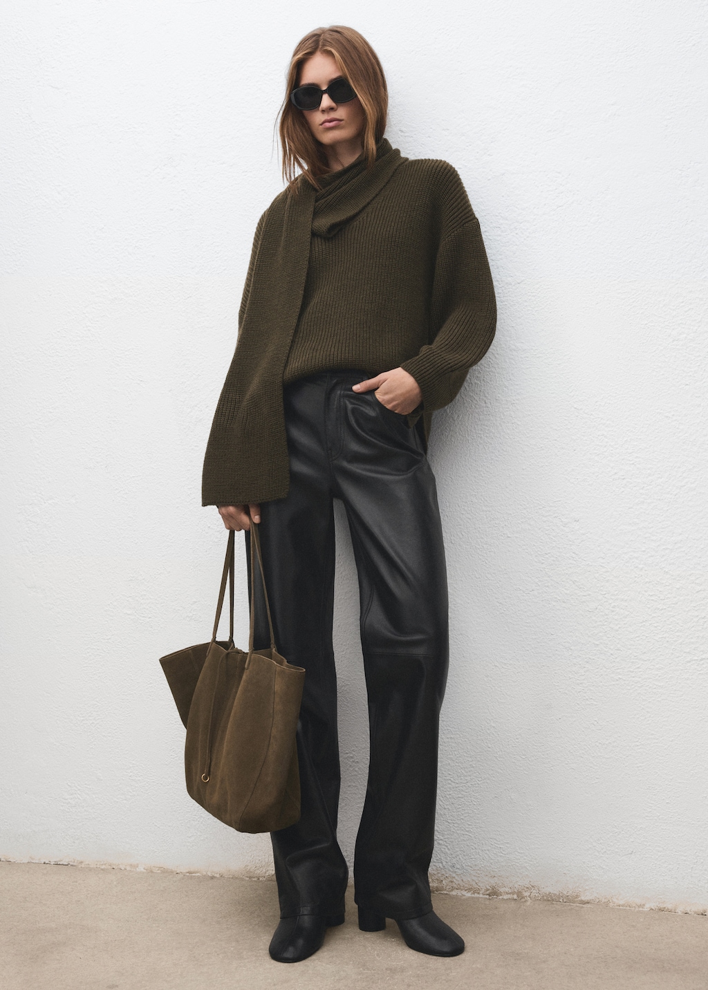 Suede shopper bag with bow closure - image 5