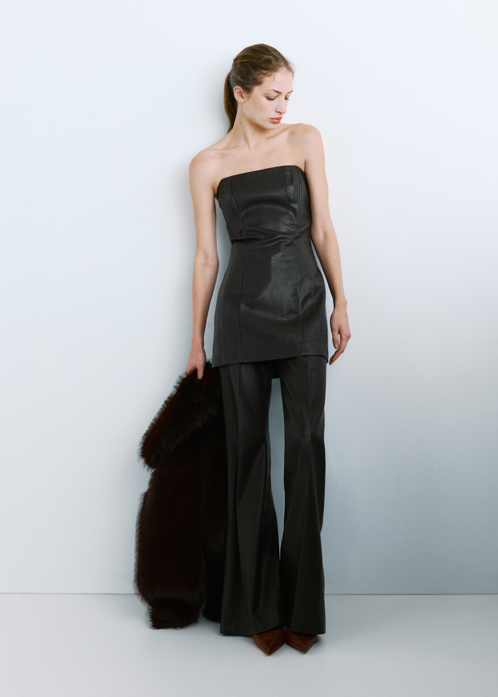 بنطلون واسع الساق بتأثير الجلد - رؤية عامة, شوكولاتة. Ref: 27071314-00.