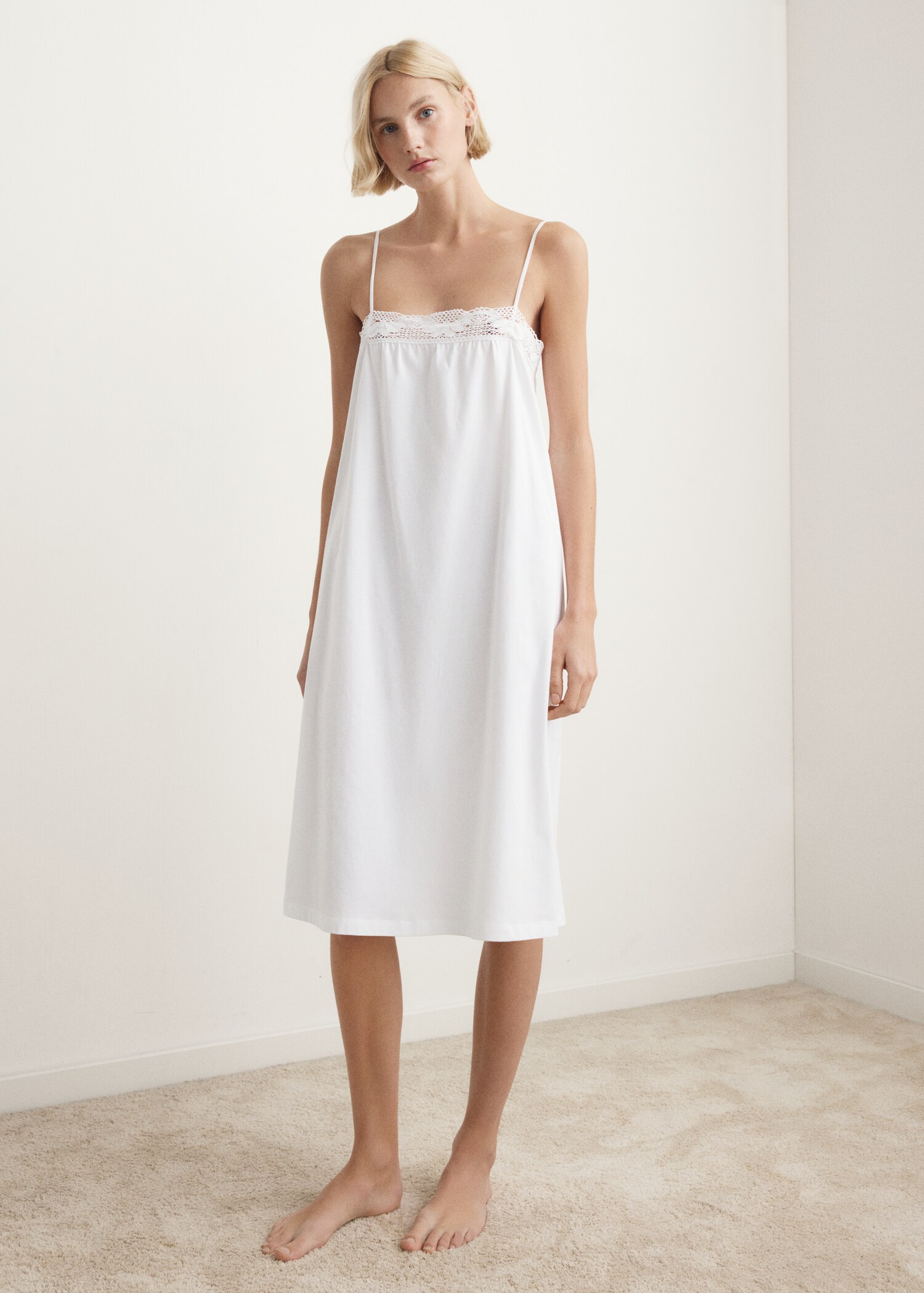 Cotton lace nightgown - General plane