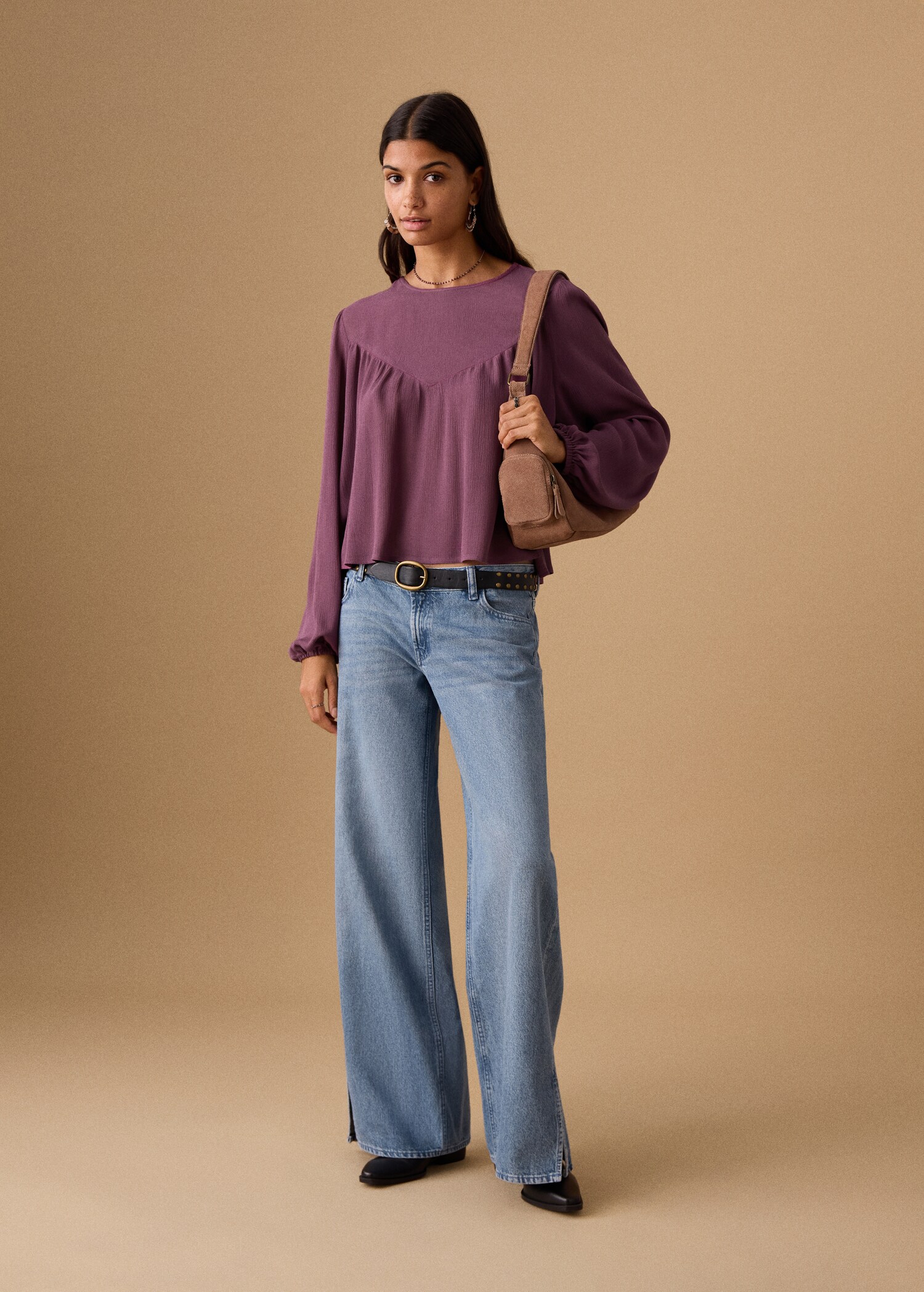 Blusa fluida fruncida - Plano general