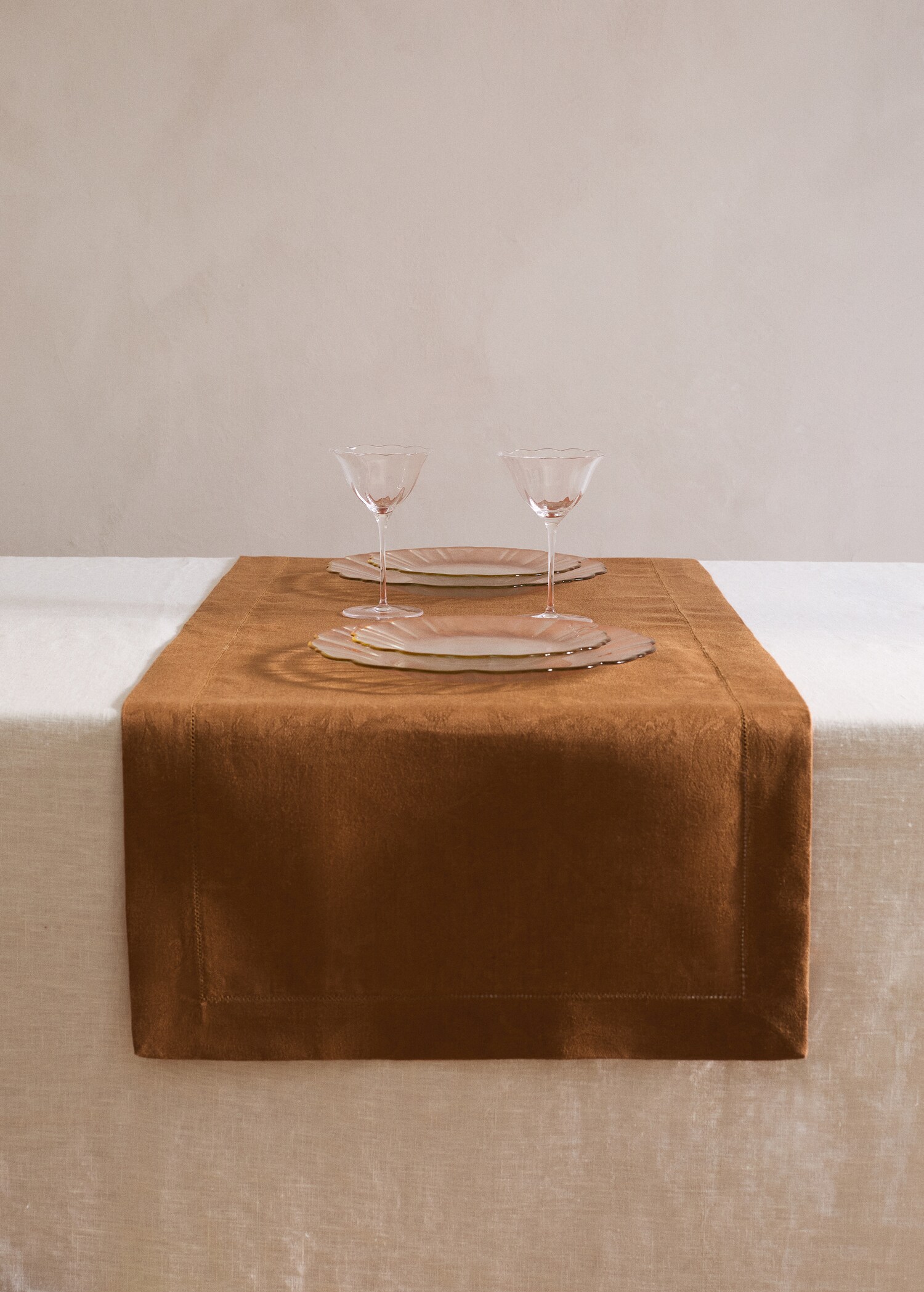 100% linen floral patterned table runner - General plane