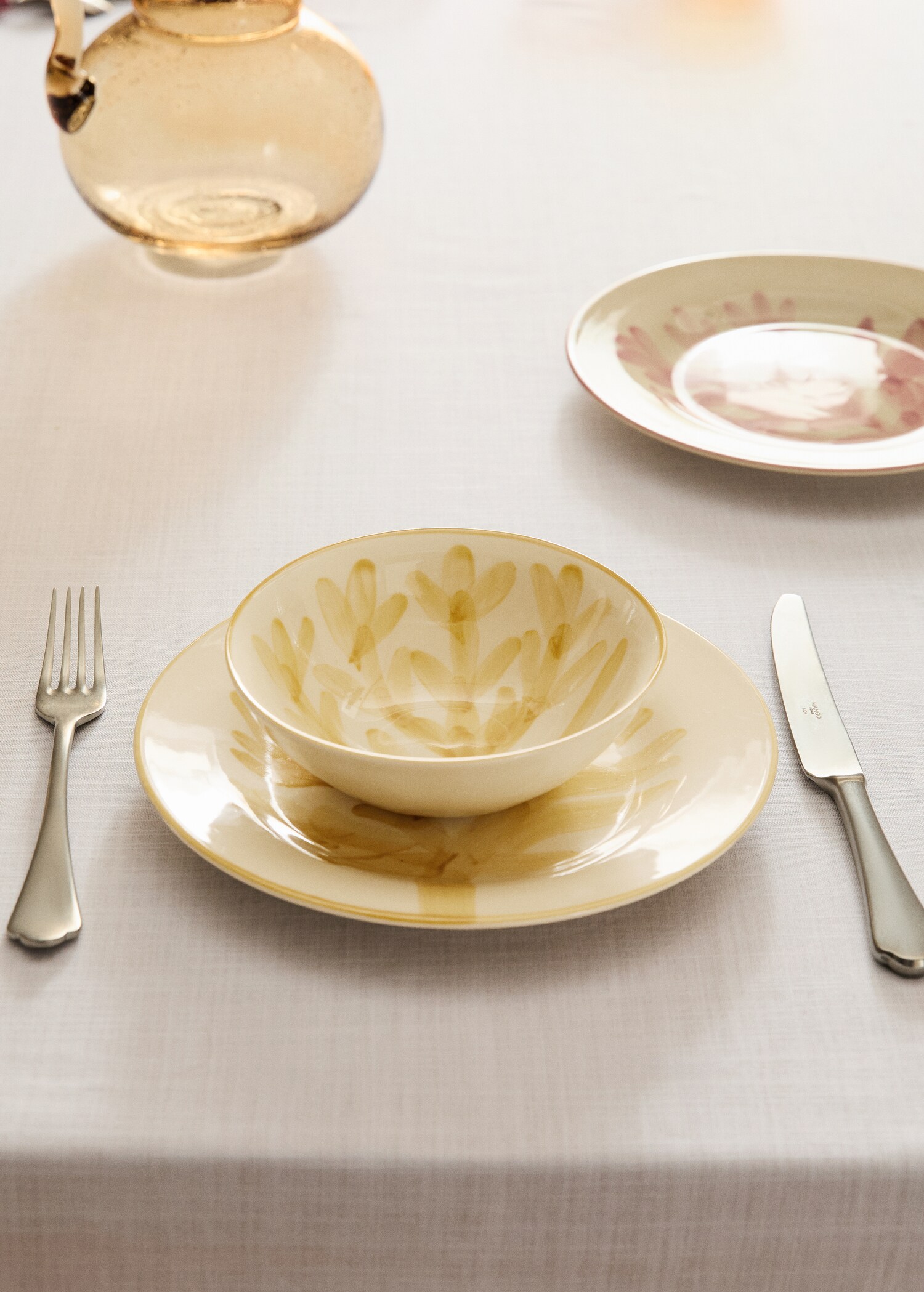 Floral design stoneware bowl - General plane