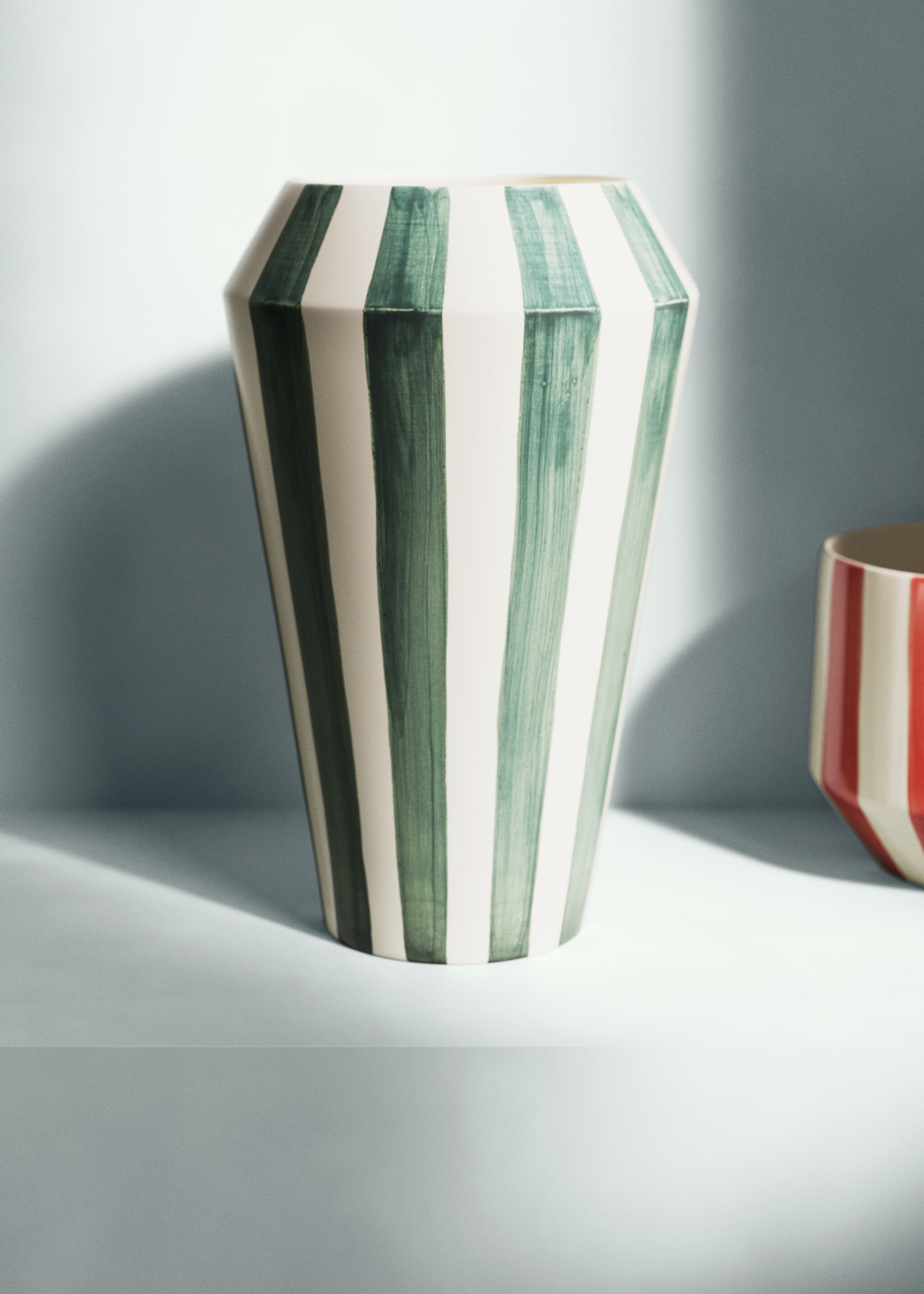Large hand-painted striped vase - General plane, Pastel Green. Ref: 27071537-00.