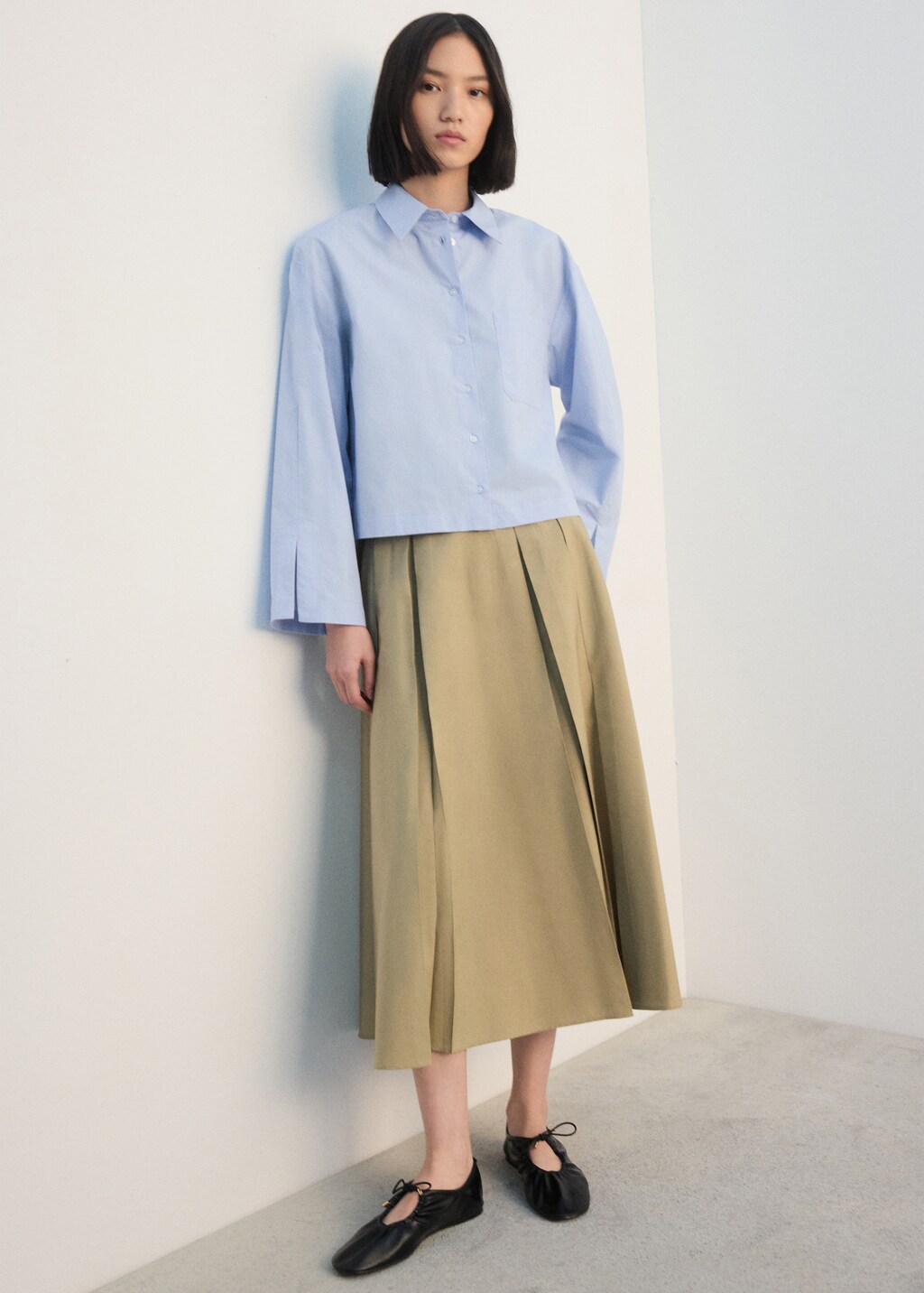 A-line pleated skirt with belt