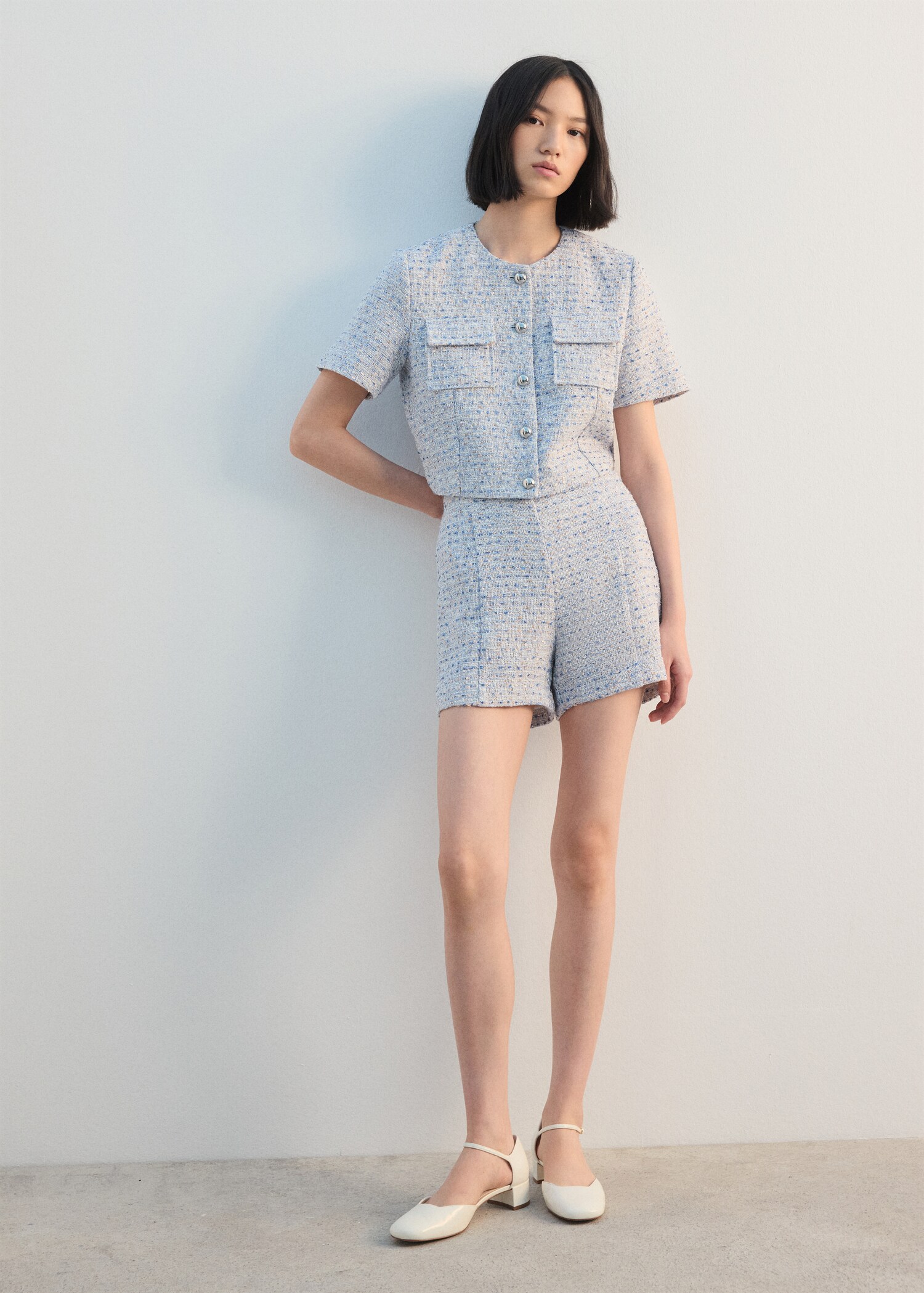 شورت بخصر متوسط من التويد - رؤية عامة