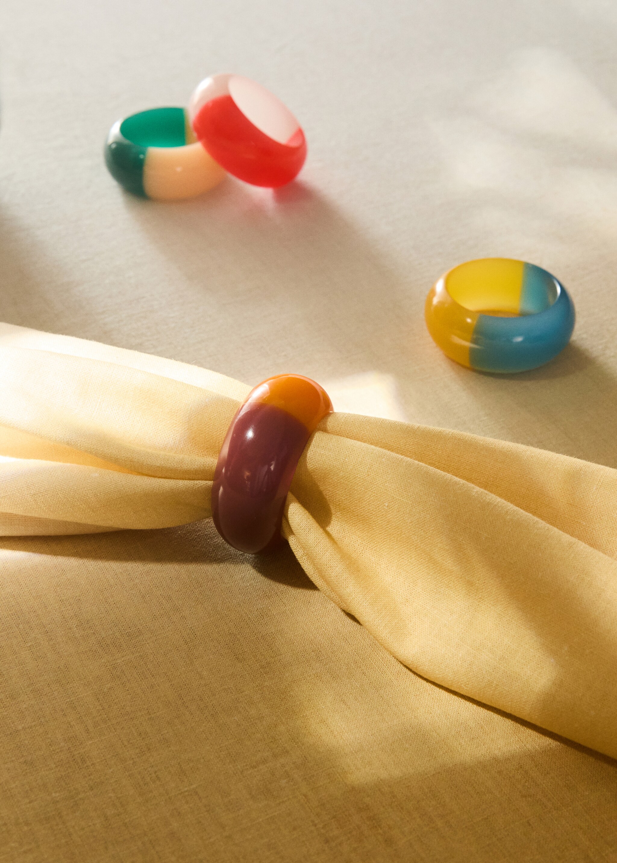 Zweifarbige Serviettenhalter aus Resin - Allgemeine Ansicht, Orange. Ref: 27072913-00.