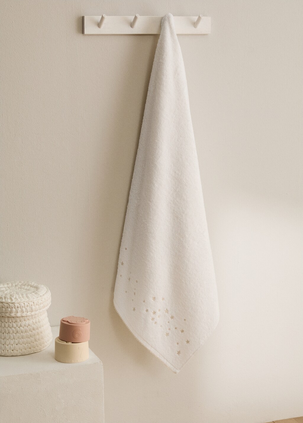 Children's bath towel with embroidered stars