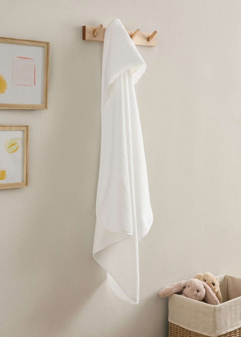 Floral-embroidered children’s bath towel with hood