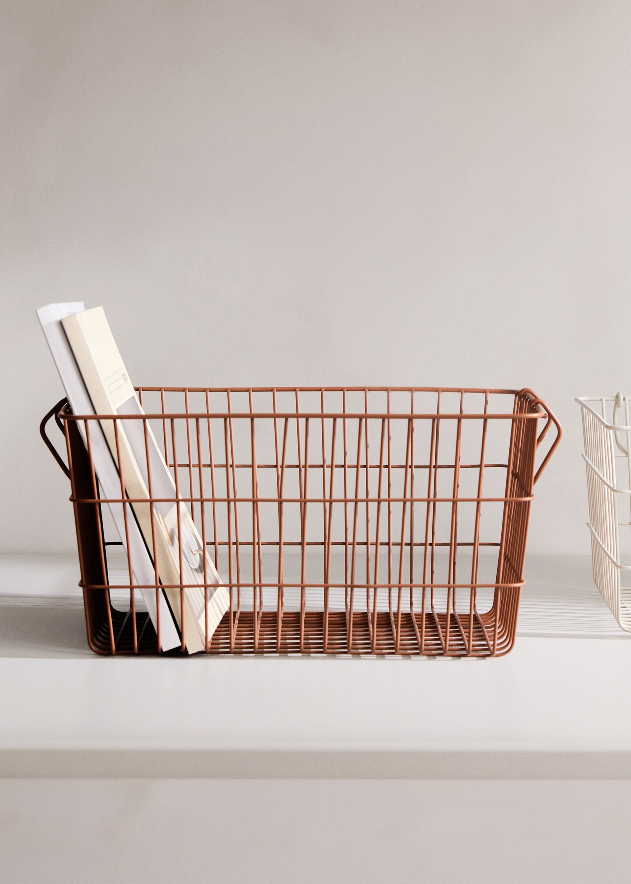 Large metal basket with handles - General plane, Off White. Ref: 27072933-00.