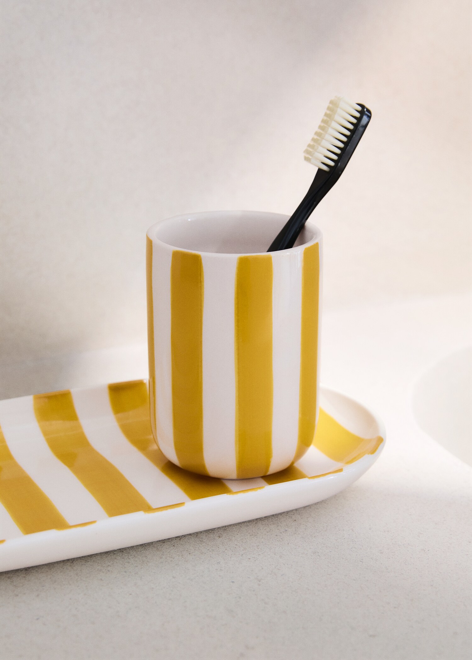 Ceramic toothbrush cup with painted stripes - General plane